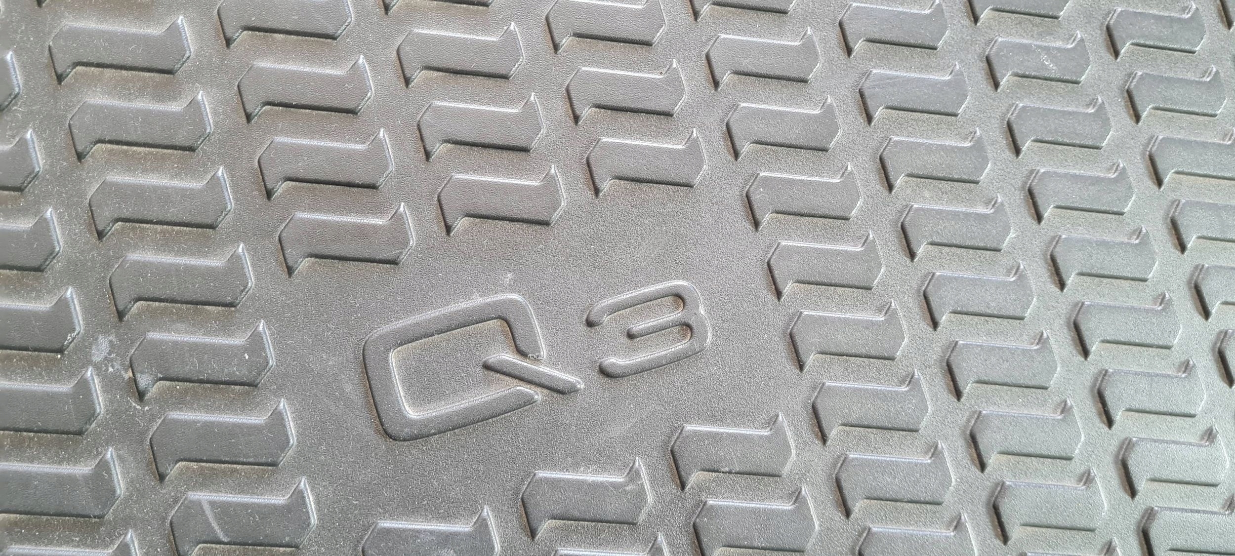Q3 83A MATA rubber soundproofing DO boot rear part 83A061180