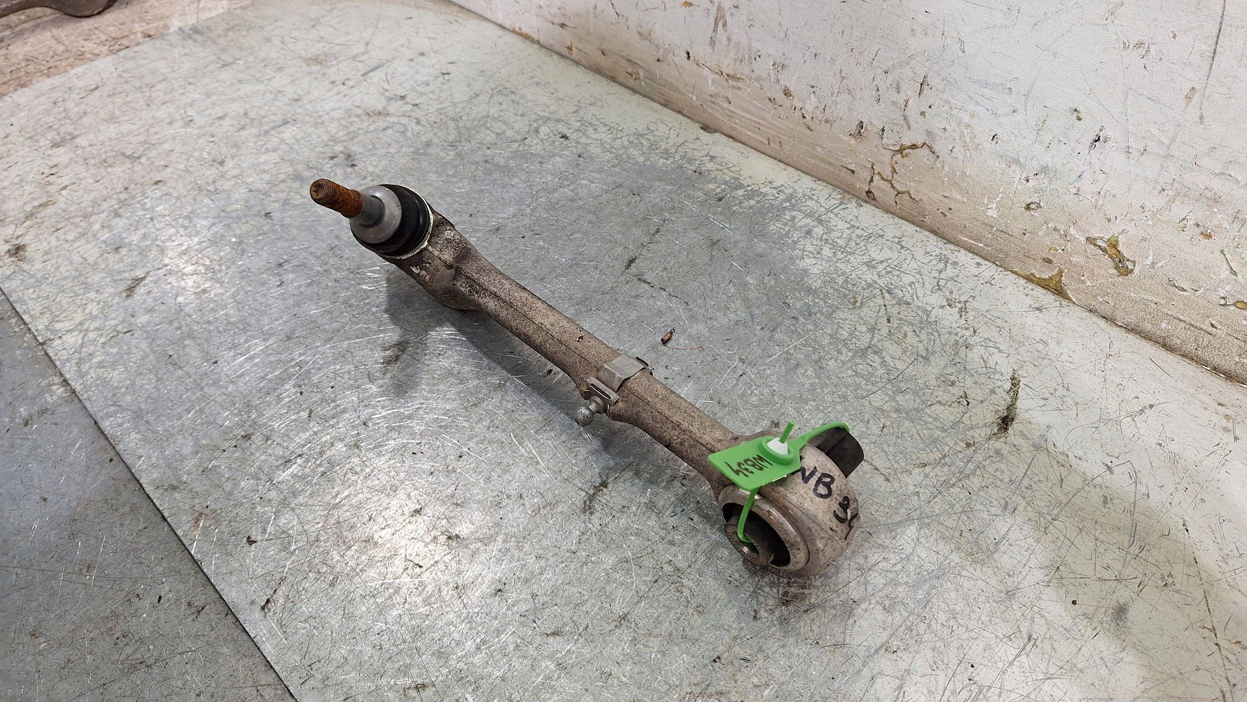 arm left front upper 6763699L BMW E81 E87 E90 E91