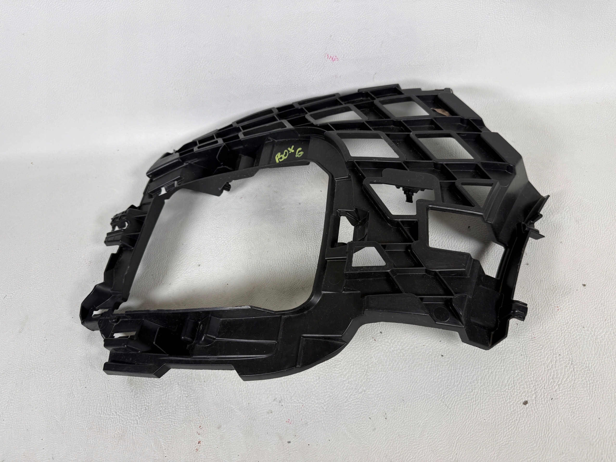 VW T-CROSS 2GM support holder of a bumper front left 2GM807723A