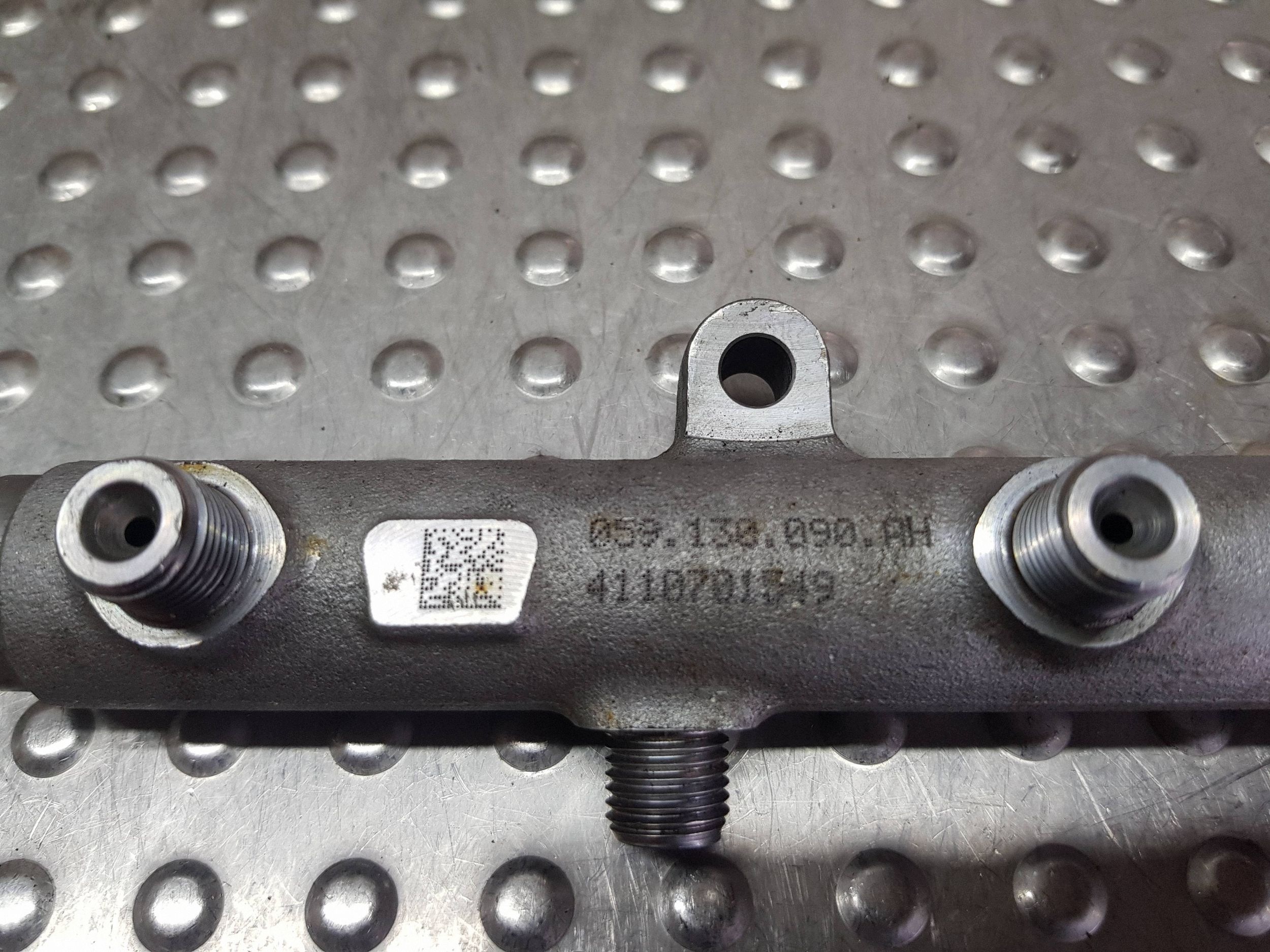 injection ramp right 059130090AH AUDI A4 B8 A5 8T A6 C6 3.0 TDI