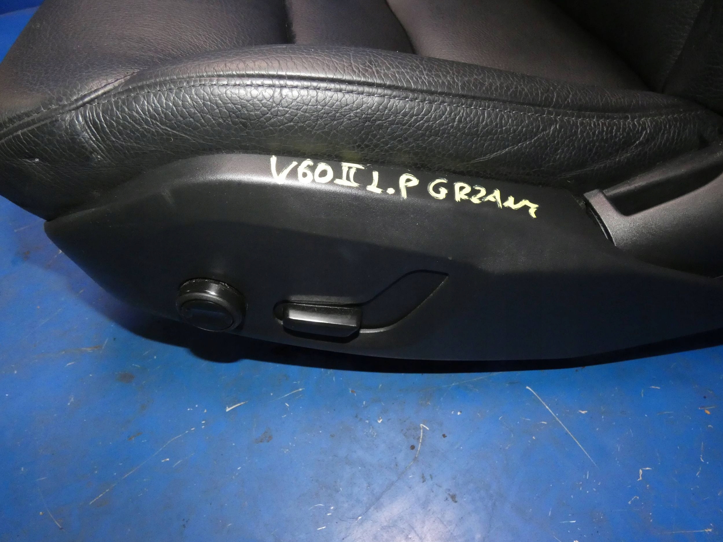 VOLVO V60 II S60 III 18- seat driver´s left front PODGRZEWANY