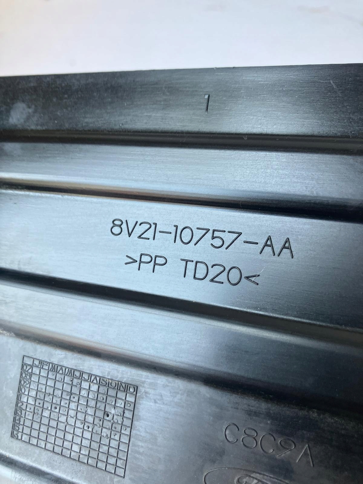 Blende Abdeckung AKUMULATORA FORD B MAX 8V21-10757-AA