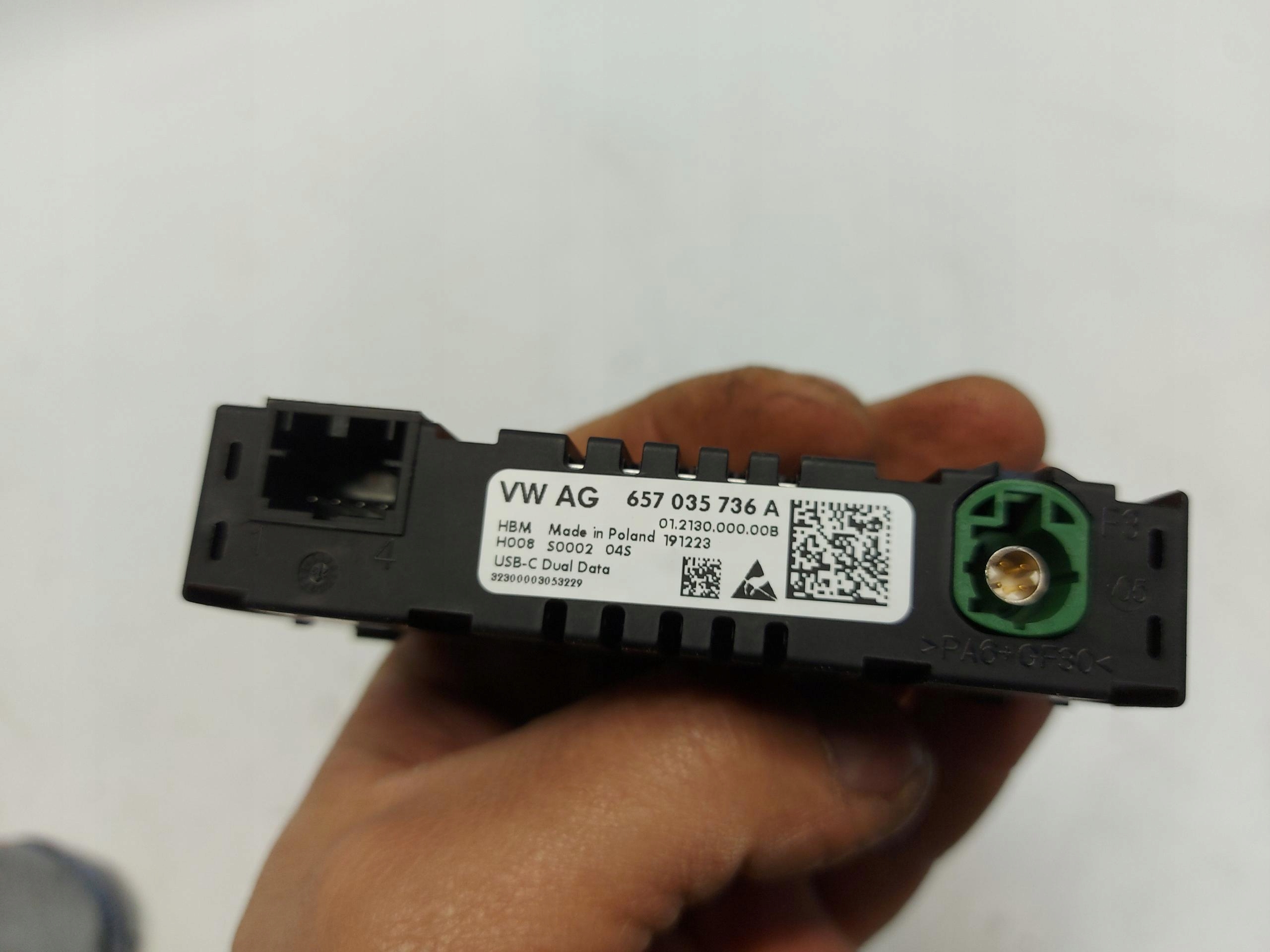 SKODA Enyaq 5LA iV85 adapter USB 657035736A
