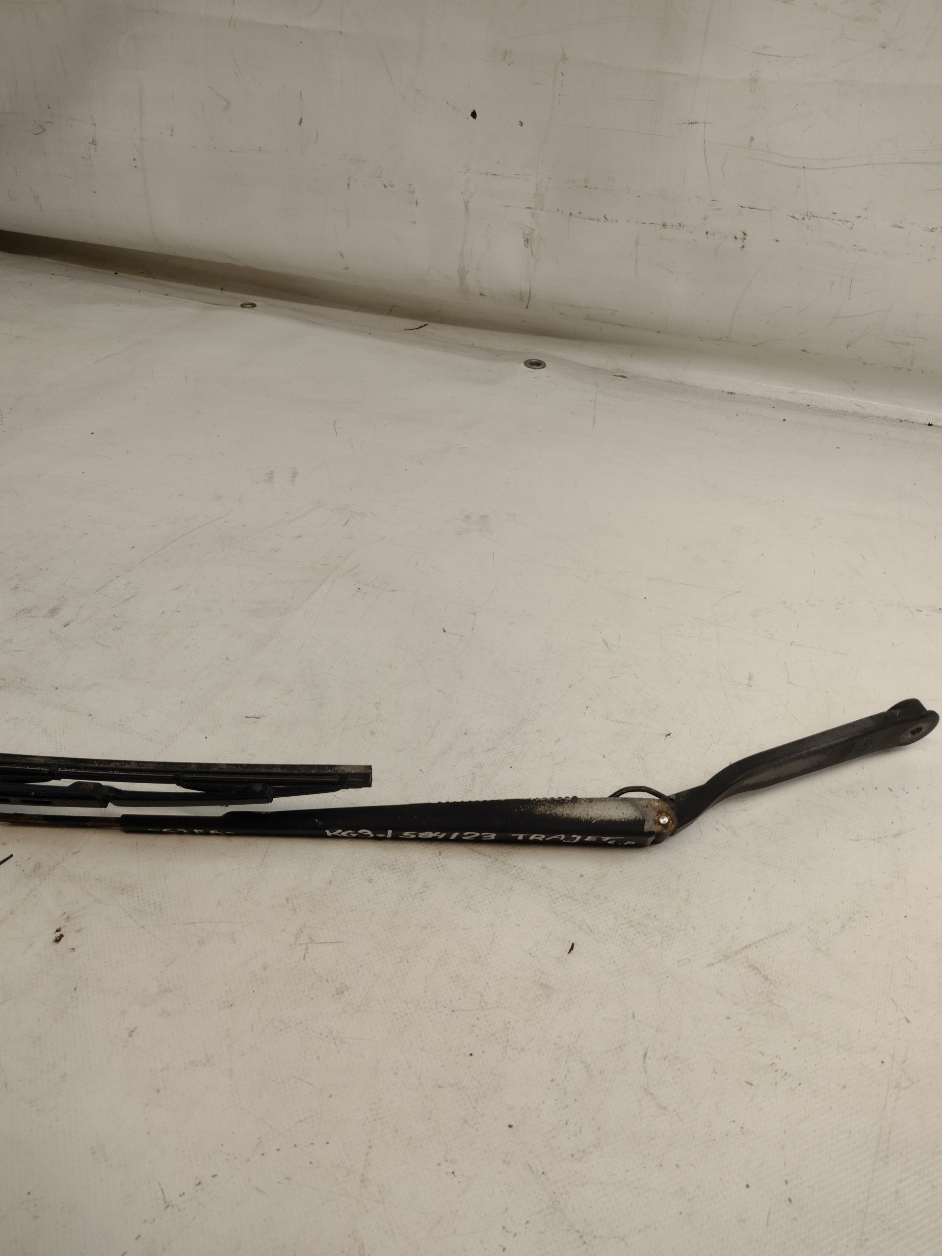 wiper arm left front Hyundai Trajet