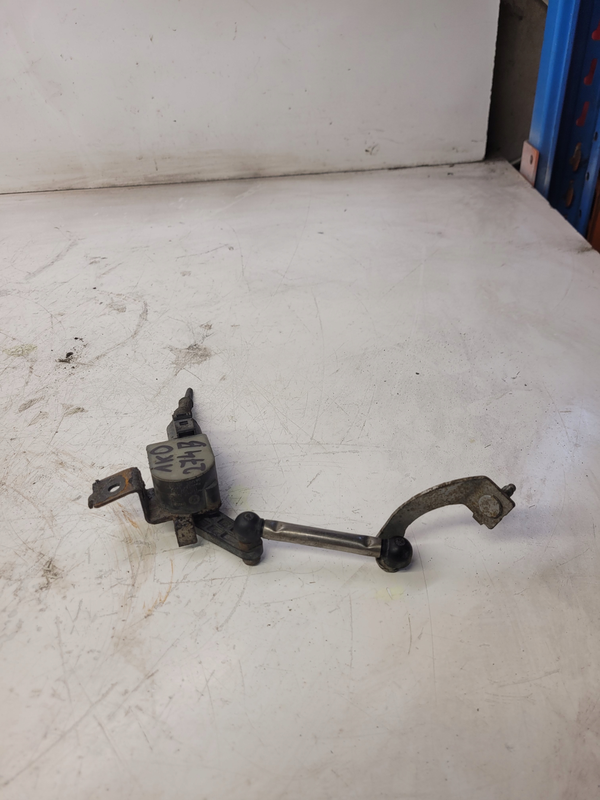 SENSOR POZIOMOWANIA LEUCHTEN AUDI A3 VW 1K0941274B