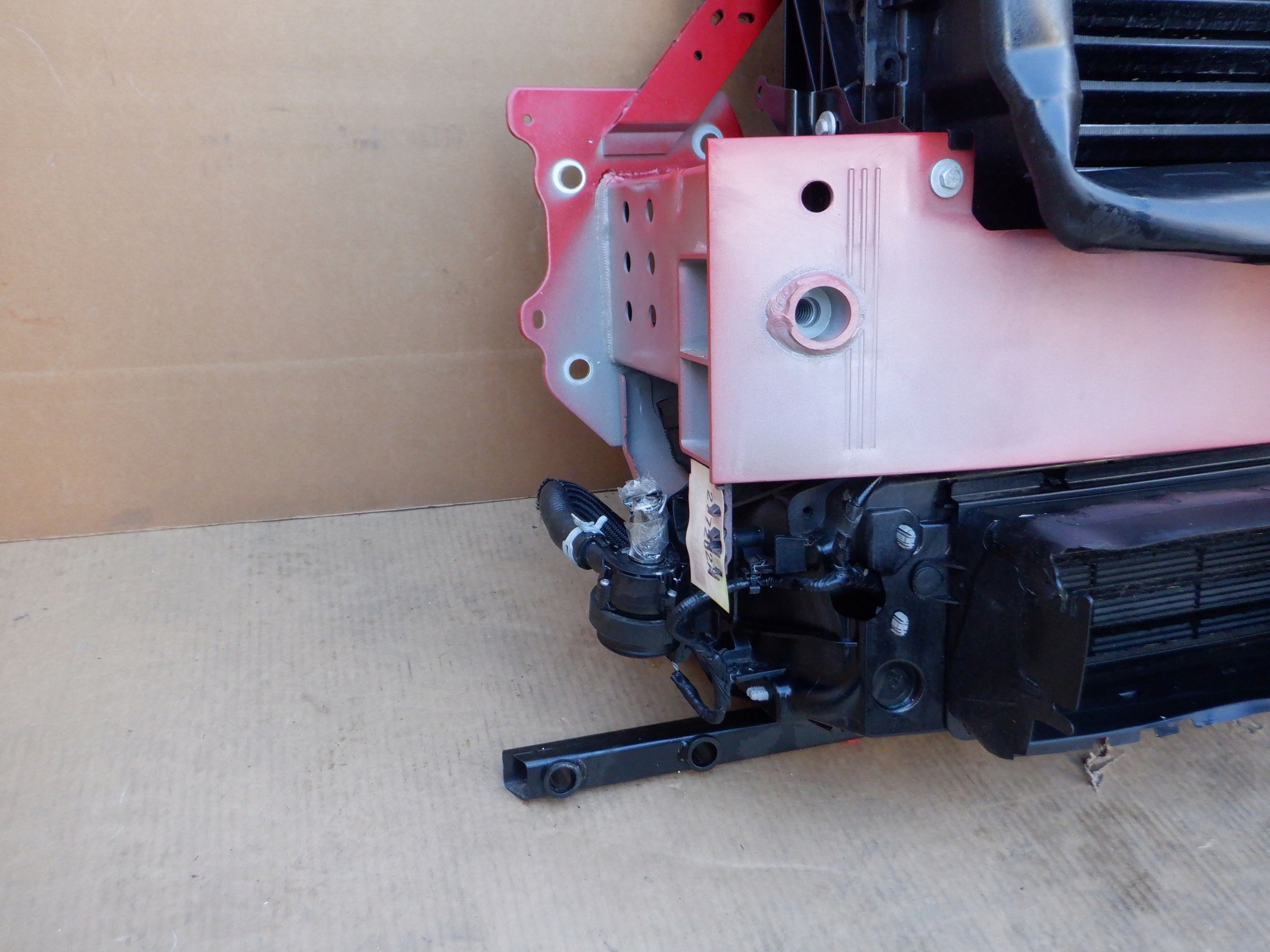 PAS BELKA CHŁODNICE PRZÓD FORD KUGA MK3 2.5 PHEV Producent części Ford OE