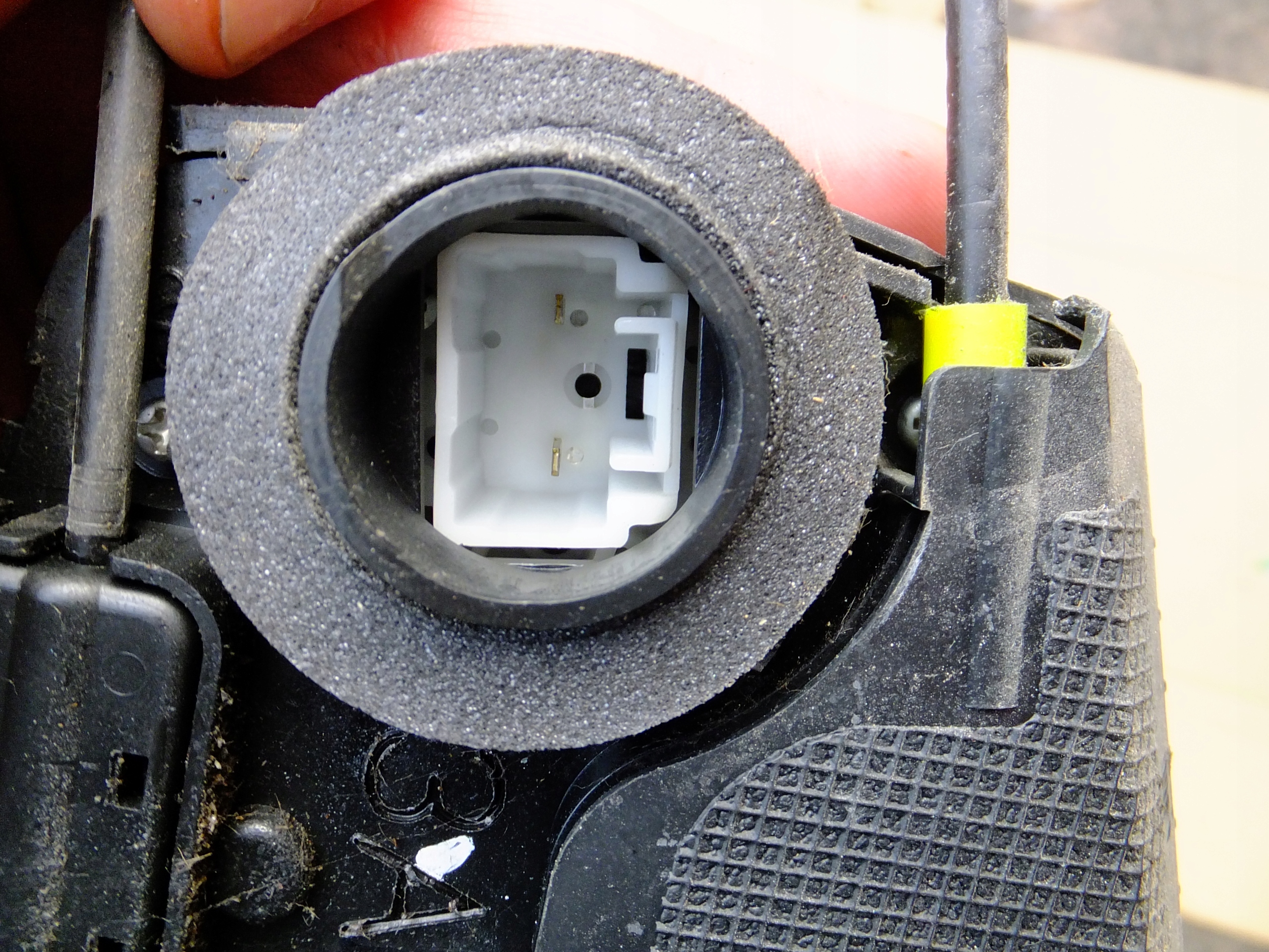 lock right rear part 2 PIN toyota yaris II 2007r