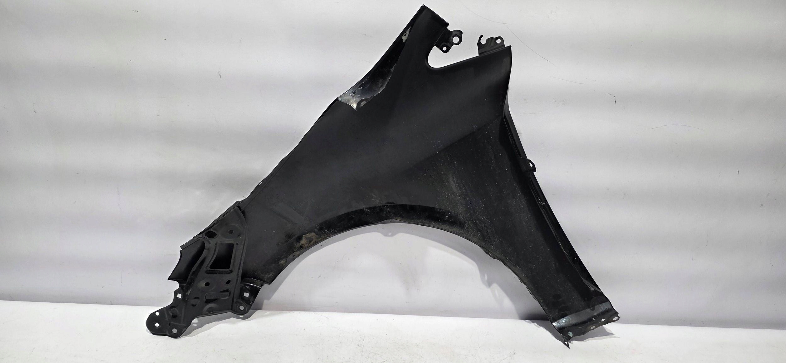 fender right front TOYOTA COROLLA E21 KOMBI HB 19- original