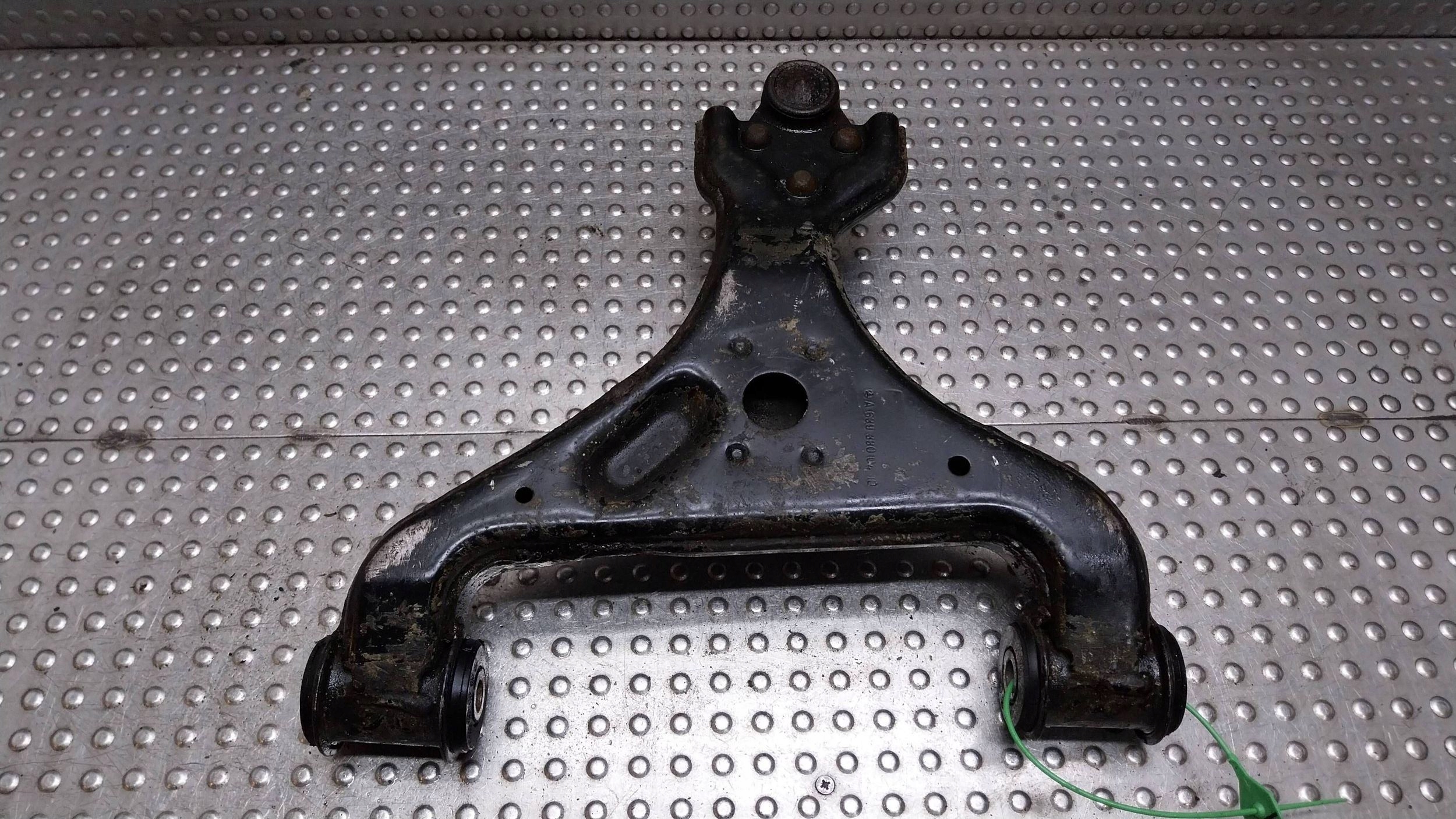 arm left front A6393300410 MERCEDES VIT0 W639