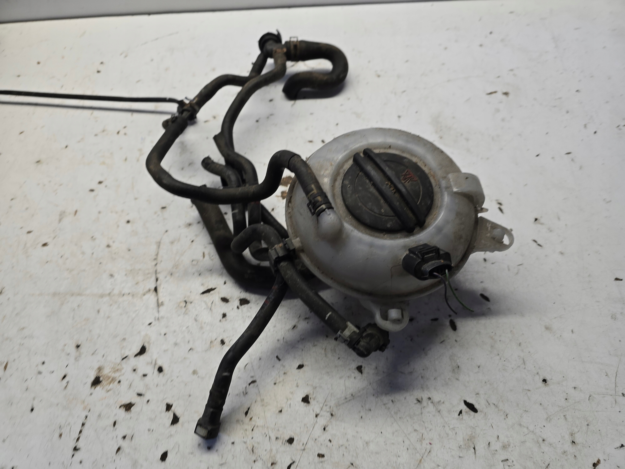 AUDI A3 8V Réservoir eau Z PRZEWODAMI 1.4 TFSI