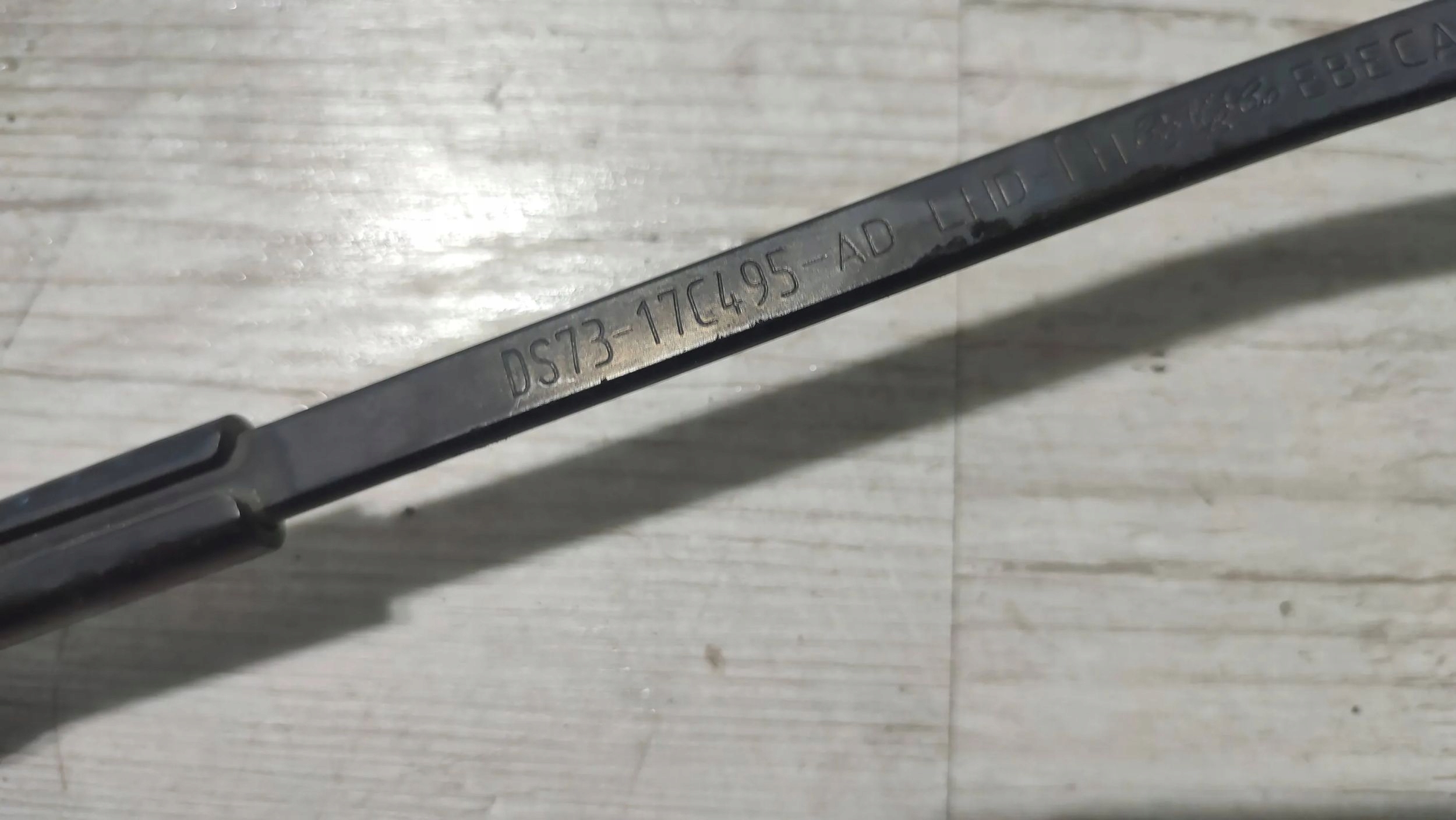 Ford Mondeo MK5 16r 2.0TDCi front side left wiper arm