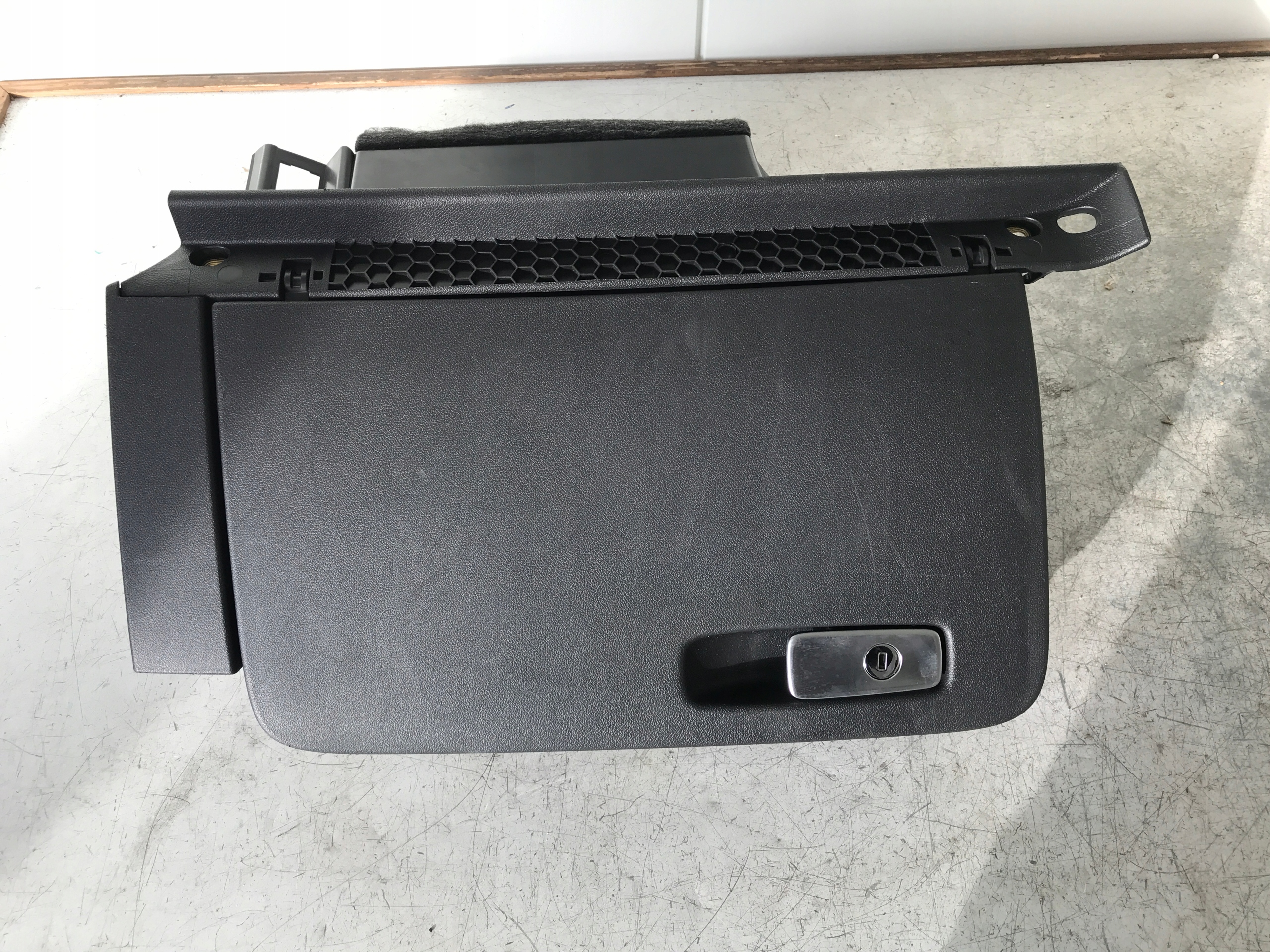 Handschuhfach des Beifahrers AUDI A1 8X 8X1857035B