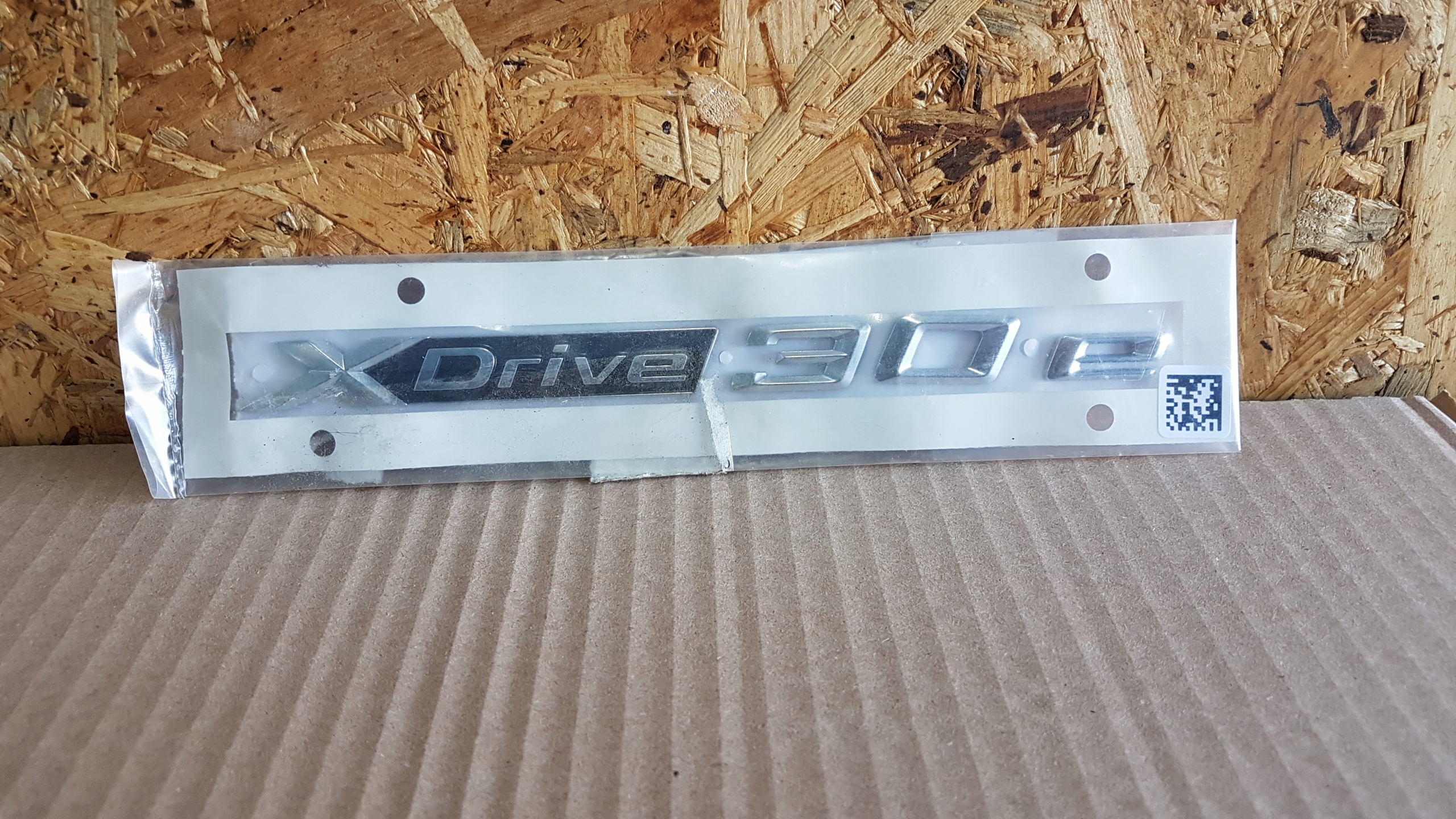 EMBLEMAT KLAPY BAGAŻNIKA BMW X3 G01 X-DRIVE 30e NOWY ORYGINAŁ! Numer katalogowy części EMBLEMAT KLAPY BAGAŻNIKA BMW X3 G01 X-DRIVE 30e NOWY ORYGINAŁ!