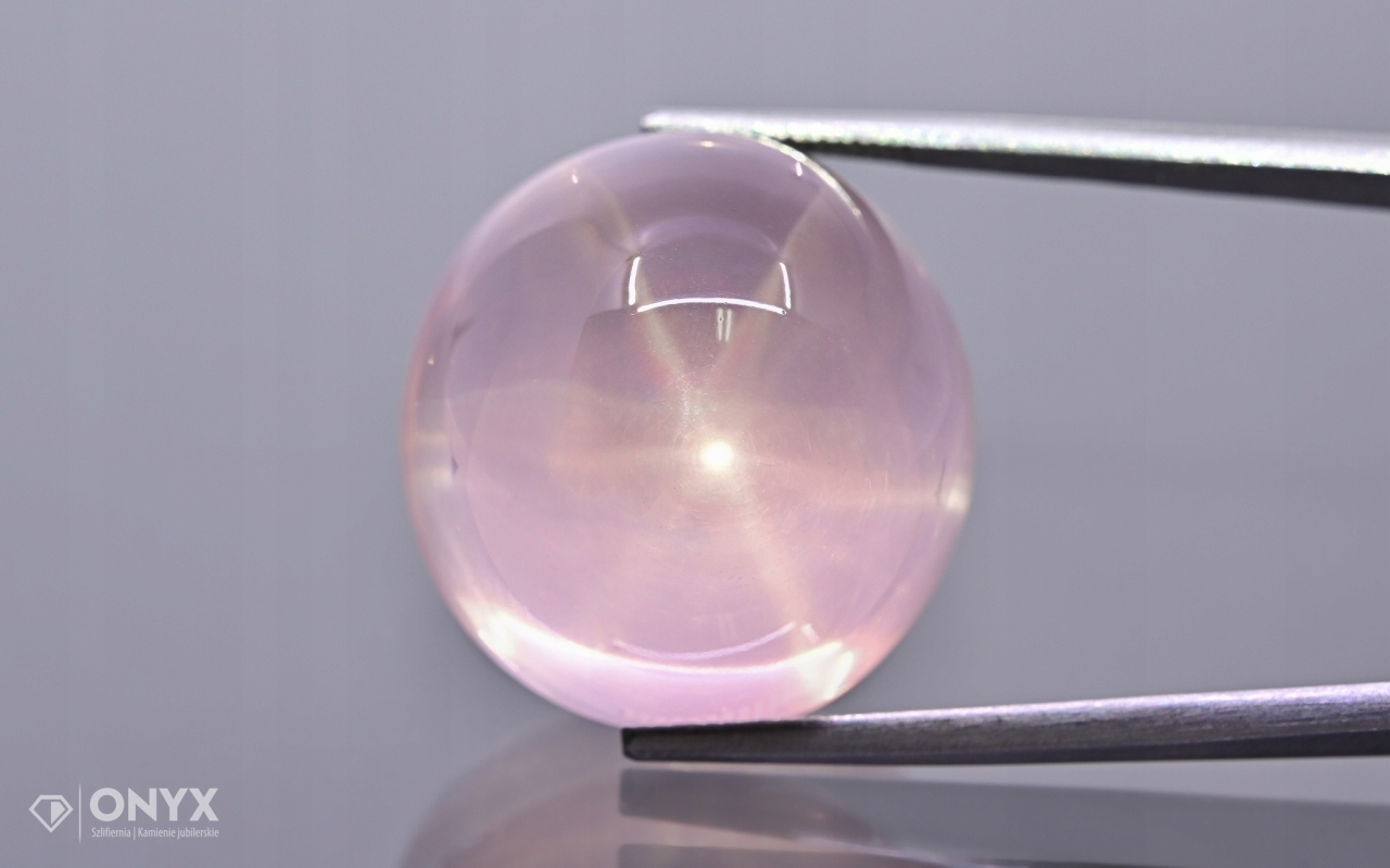 Růženín hvězdicovitý kabošon ovál 21,5x20,5 mm