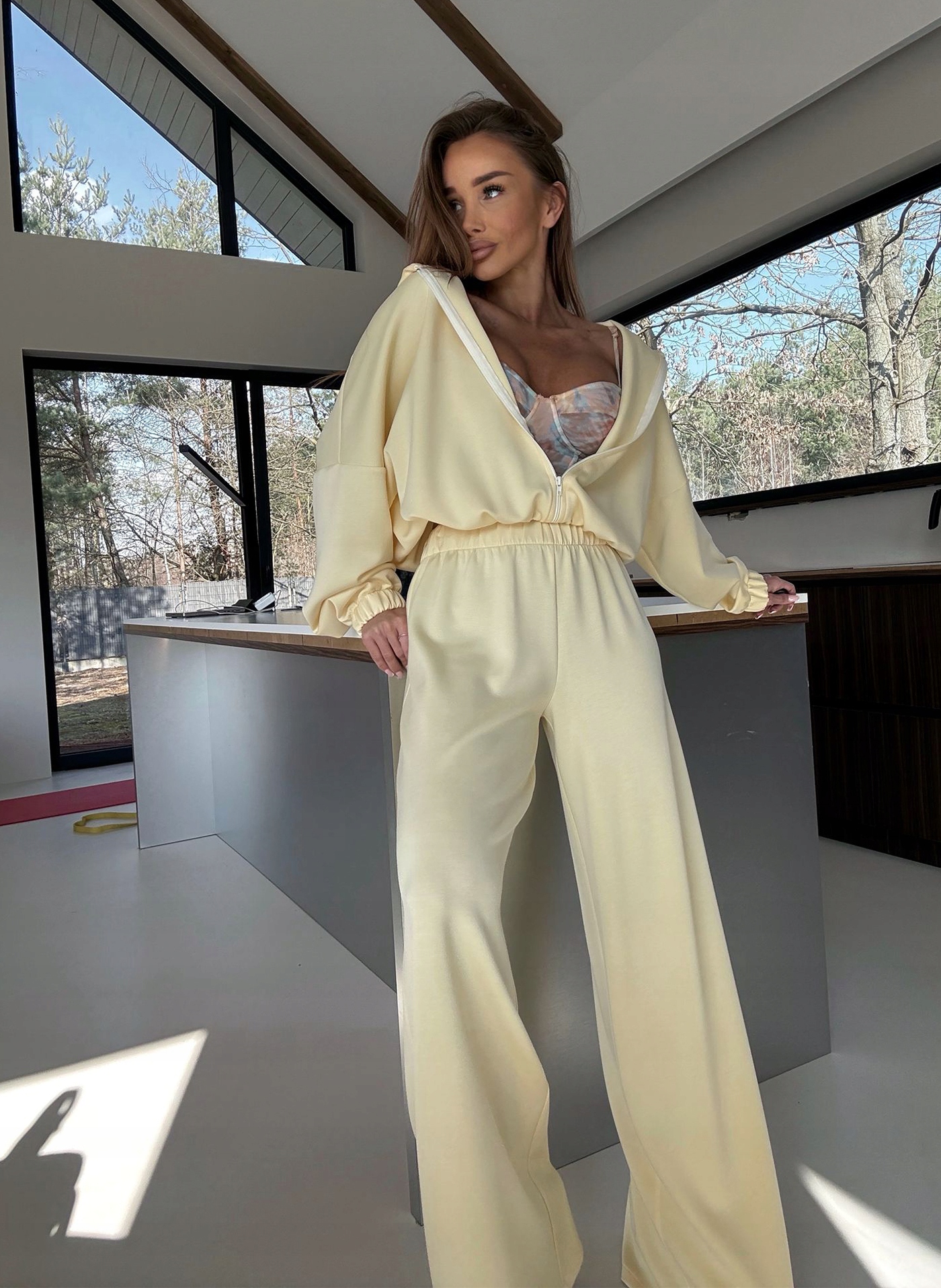 Dresowy komplet damski szerokie spodnie bluza Żółty Agatha Studio