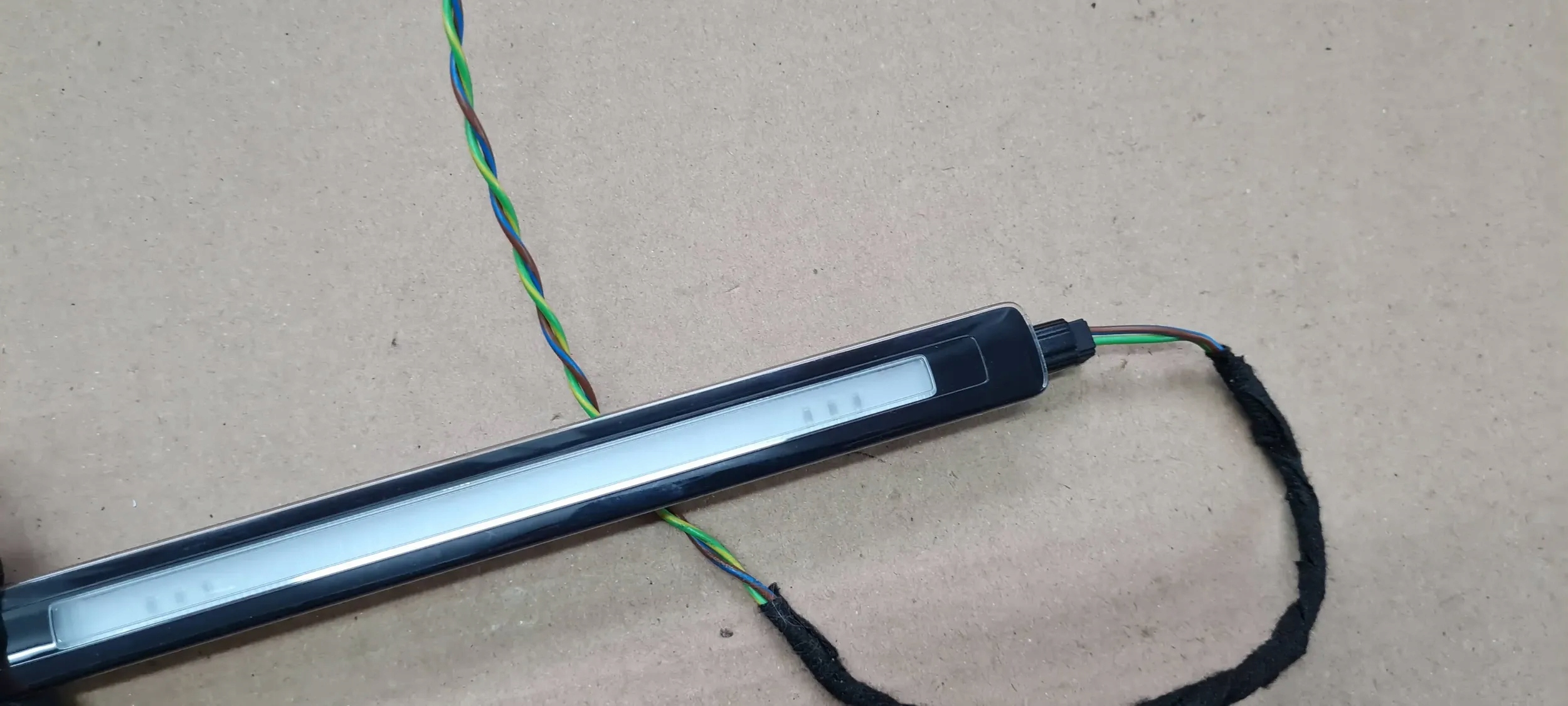 A4 B9 8W LAMKA connecting spoiler KOSTKA LED boot rear part 8W9947409