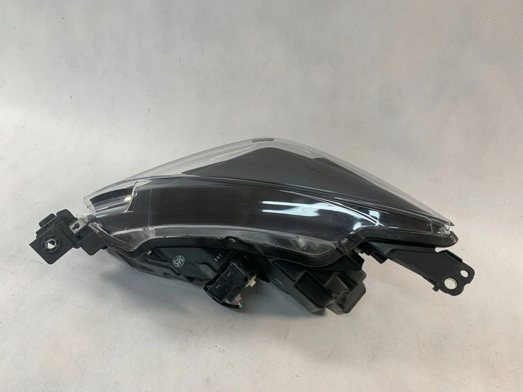 Mazda 2 II FL 19r Reflektor right light right fullled 2019 Lift D43N-51030