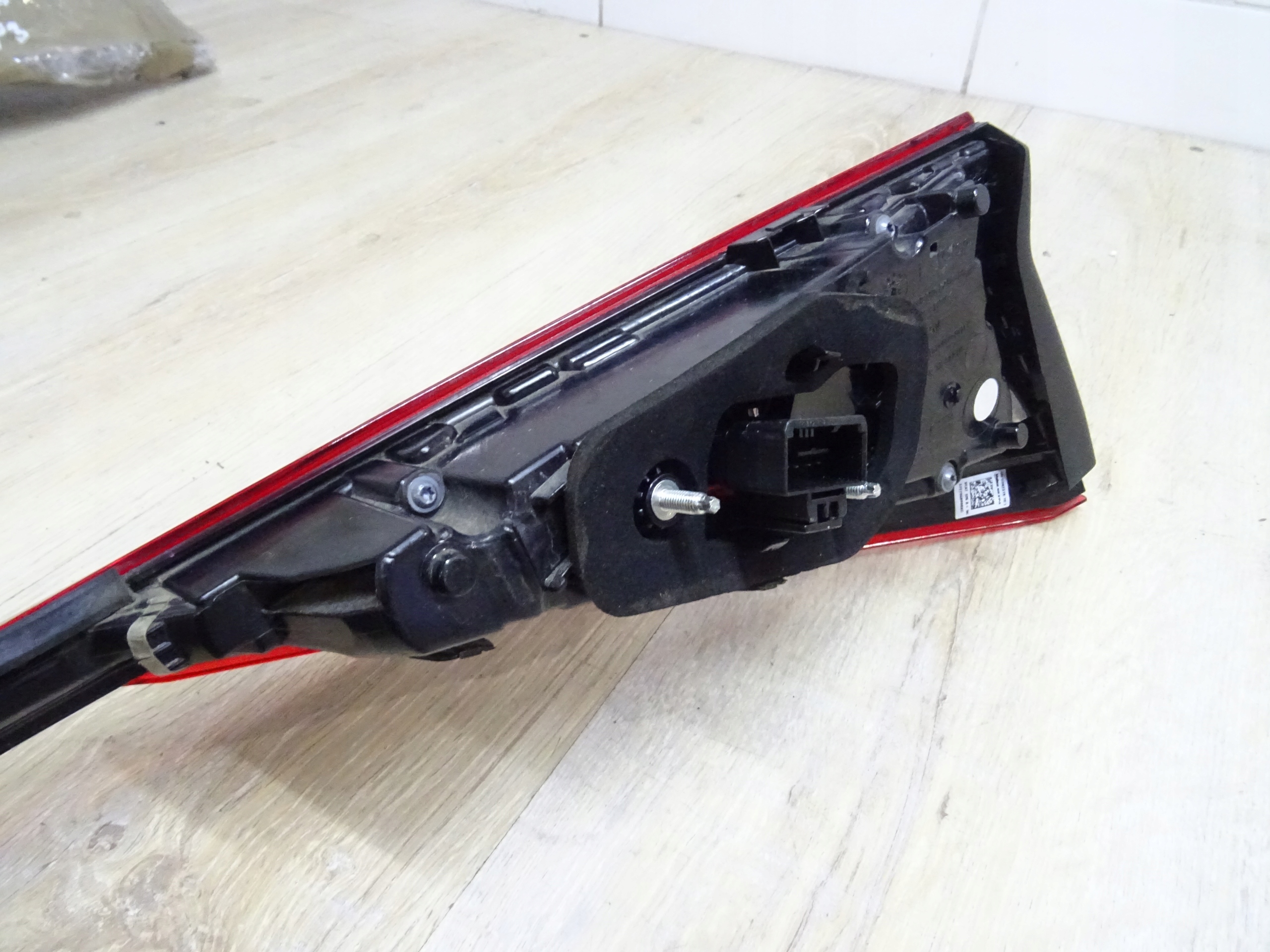 LAMPA LEWA TYŁ KLAPY SEAT TARRACO LIFT 5FJ945095 Źródło światła Tradycyjne / halogenowe