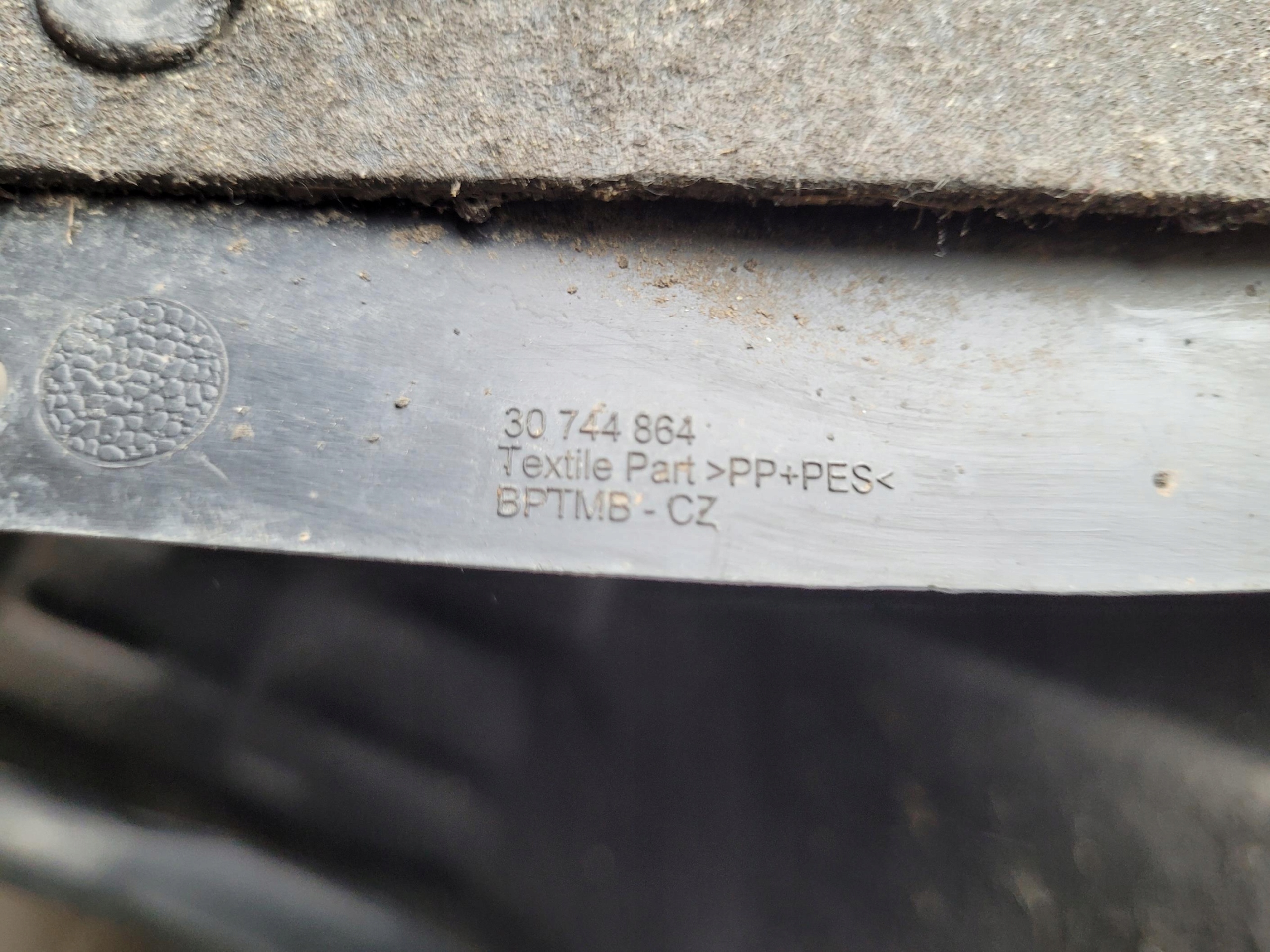 mudguard front front left 30744863 VOLVO S60 II V60 and LIFT