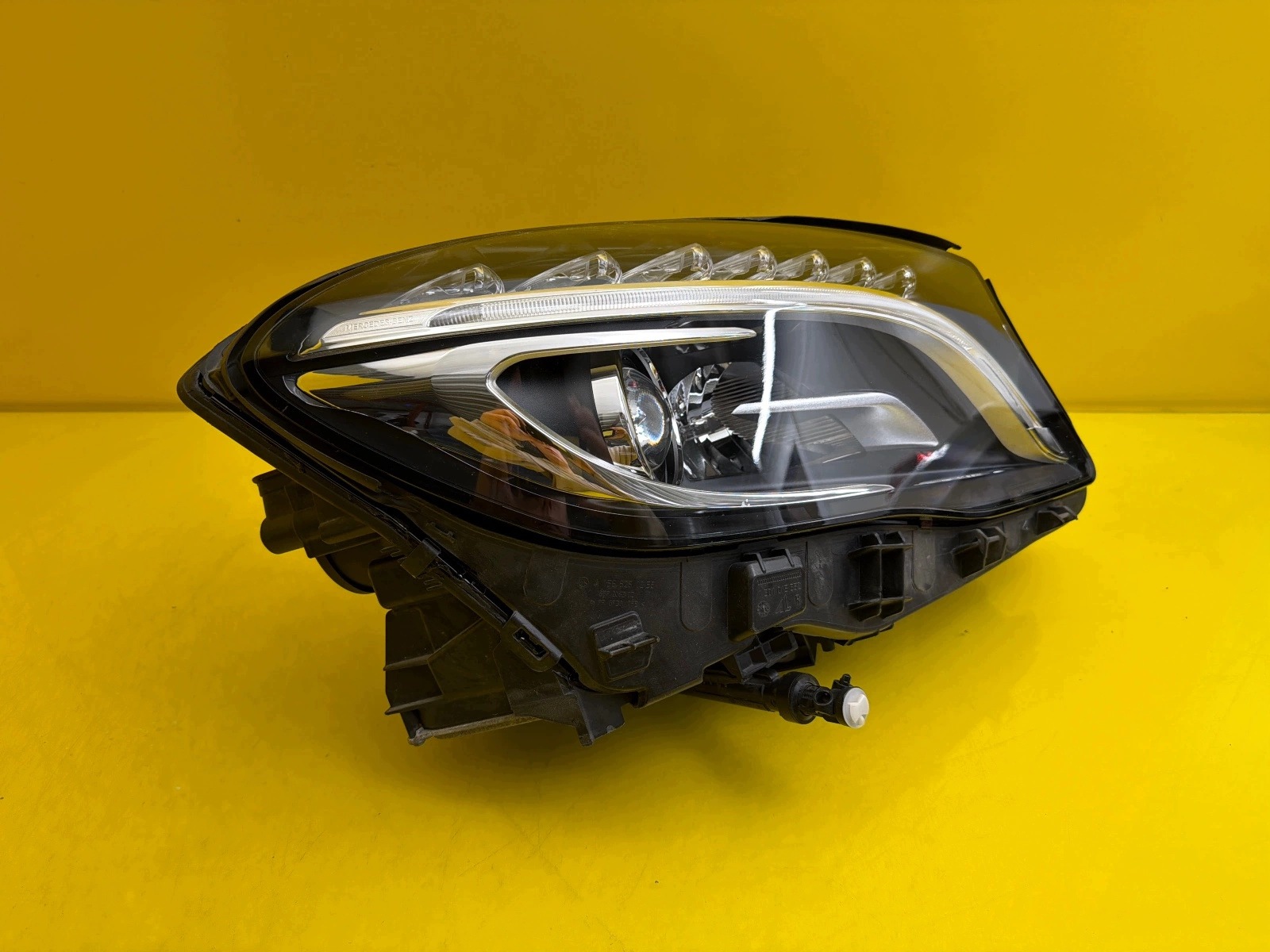 light right Mercedes GLA W156 Bi-Xenon ILS A1569062400