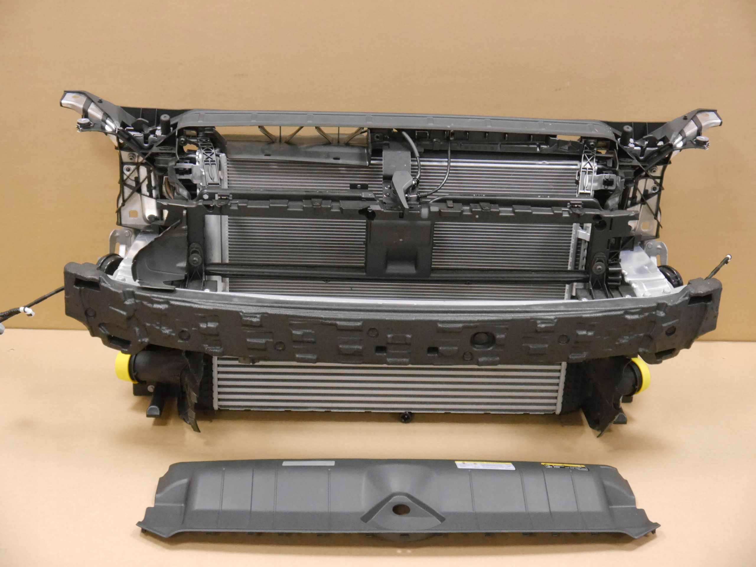 AUDI A4 A5 8W PAS PRZEDNI CHŁODNICE 2.0 TFSI Numer katalogowy części AUDI A4 A5 8W PAS PRZEDNI CHŁODNICE 2.0 TFSI