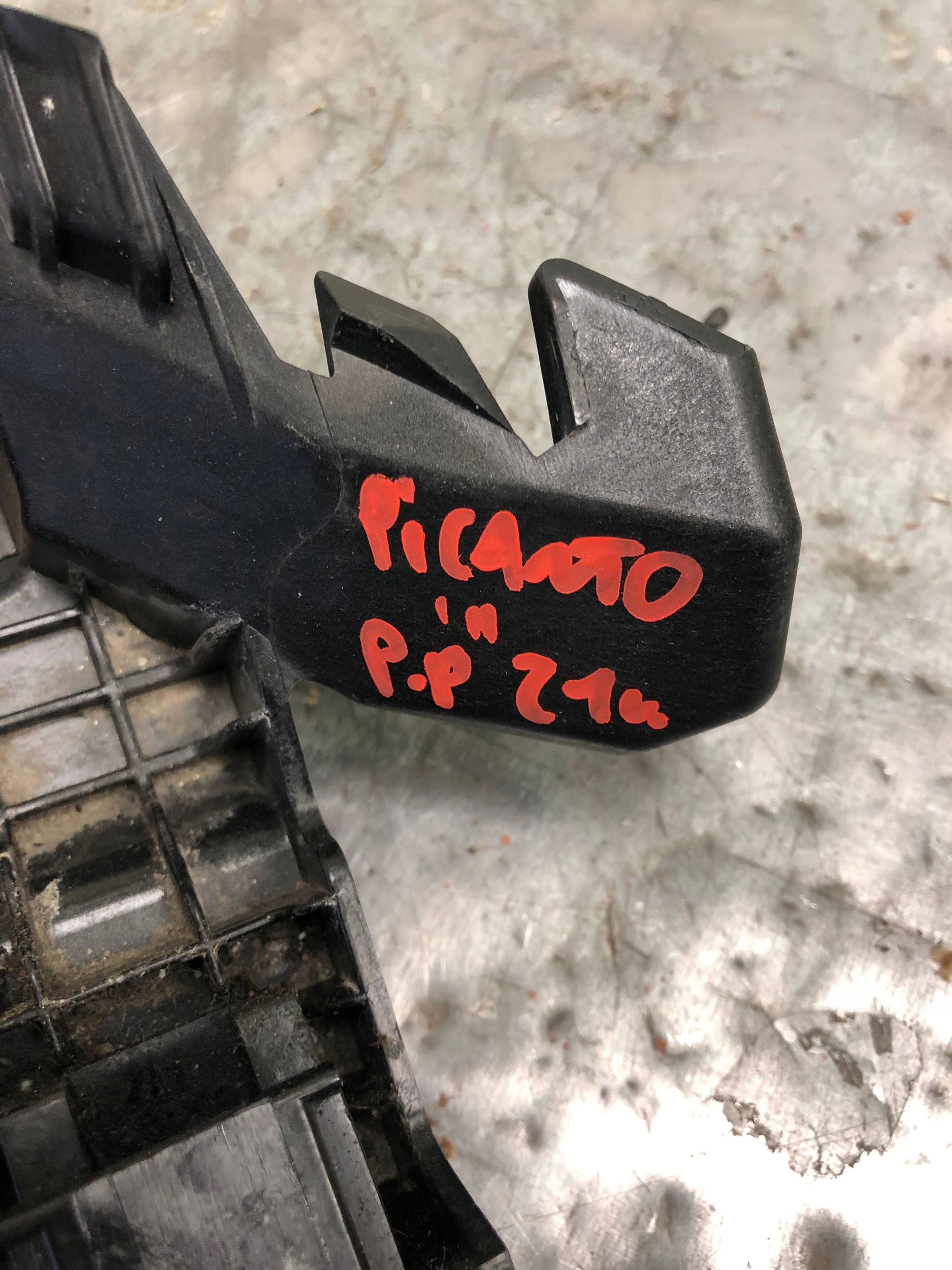 bumper bracket right front KIA PICANTO III 86518-G6000