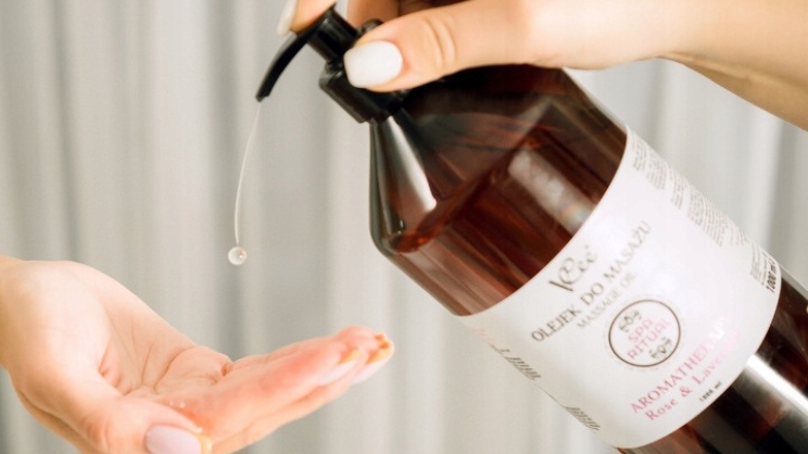 OLEJEK DO MASAŻU OWOC DZIKIEJ RÓŻY&HIBISKUS NAWILŻAJĄCY VCEE 1L Marka VCee