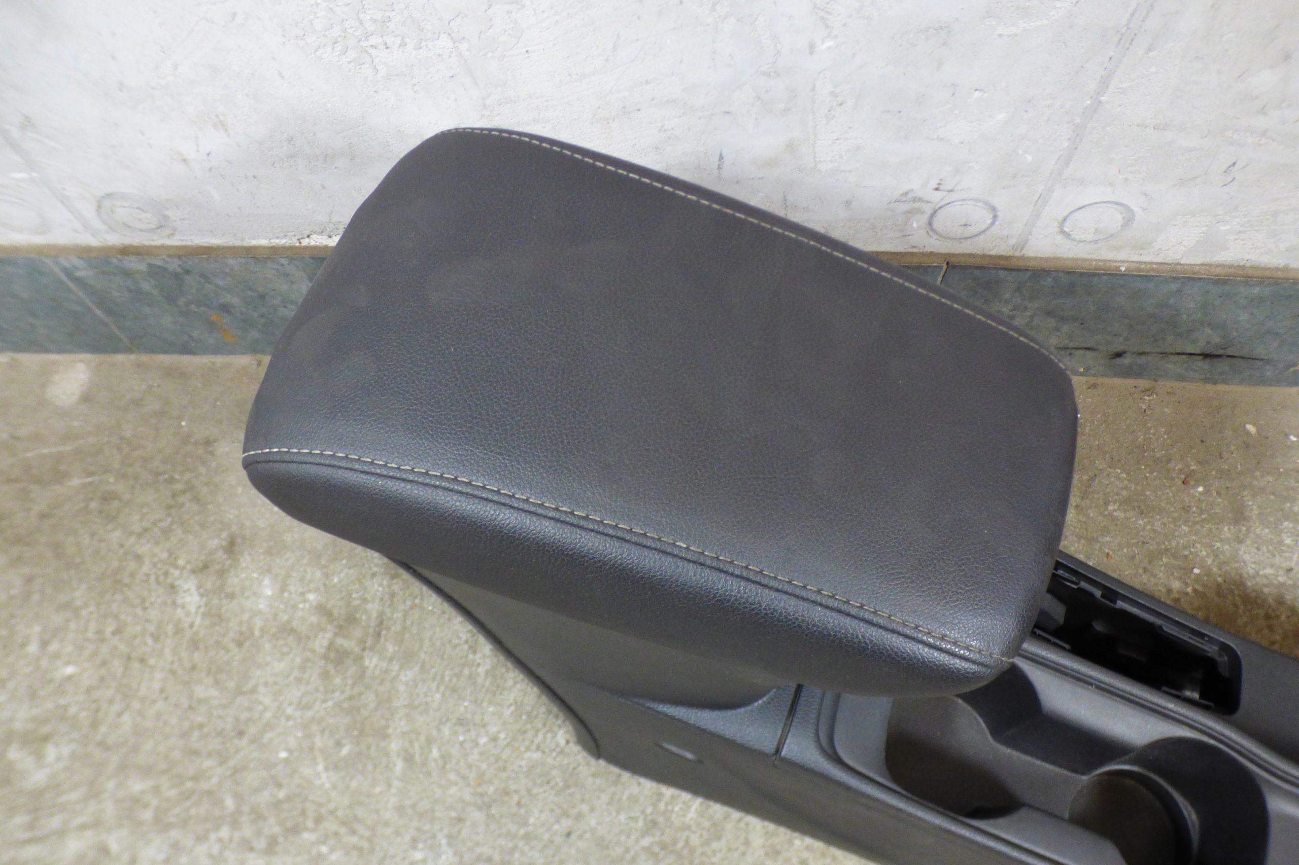 tunel central armrest EUROPA st.BDB 39030127 Opel Astra K V