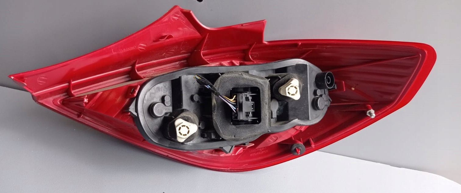 OPEL CORSA D 3D 06R Licht links heck EU