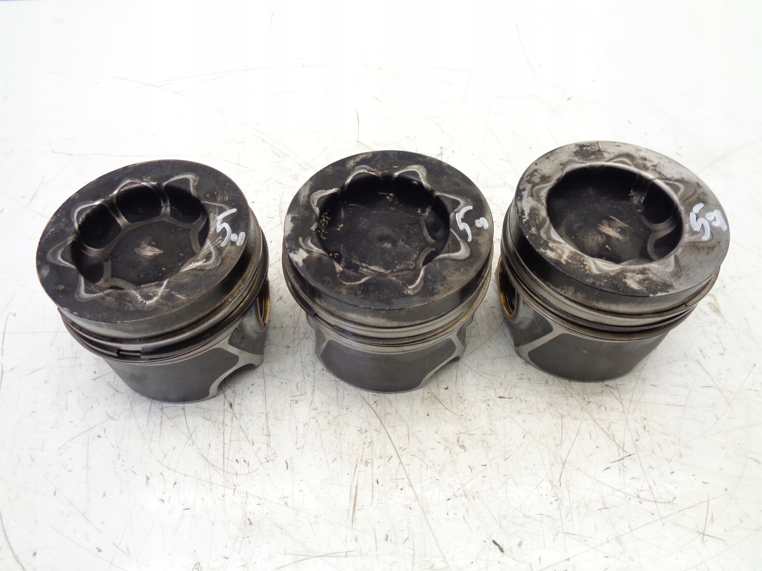 TŁOK AUDI VW SKODA SKODA 2.0 TDI 04L 0811W