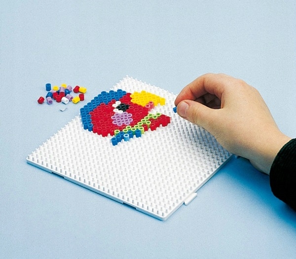 Książeczka - inspiracje 10 koraliki HAMA midi Bohater brak