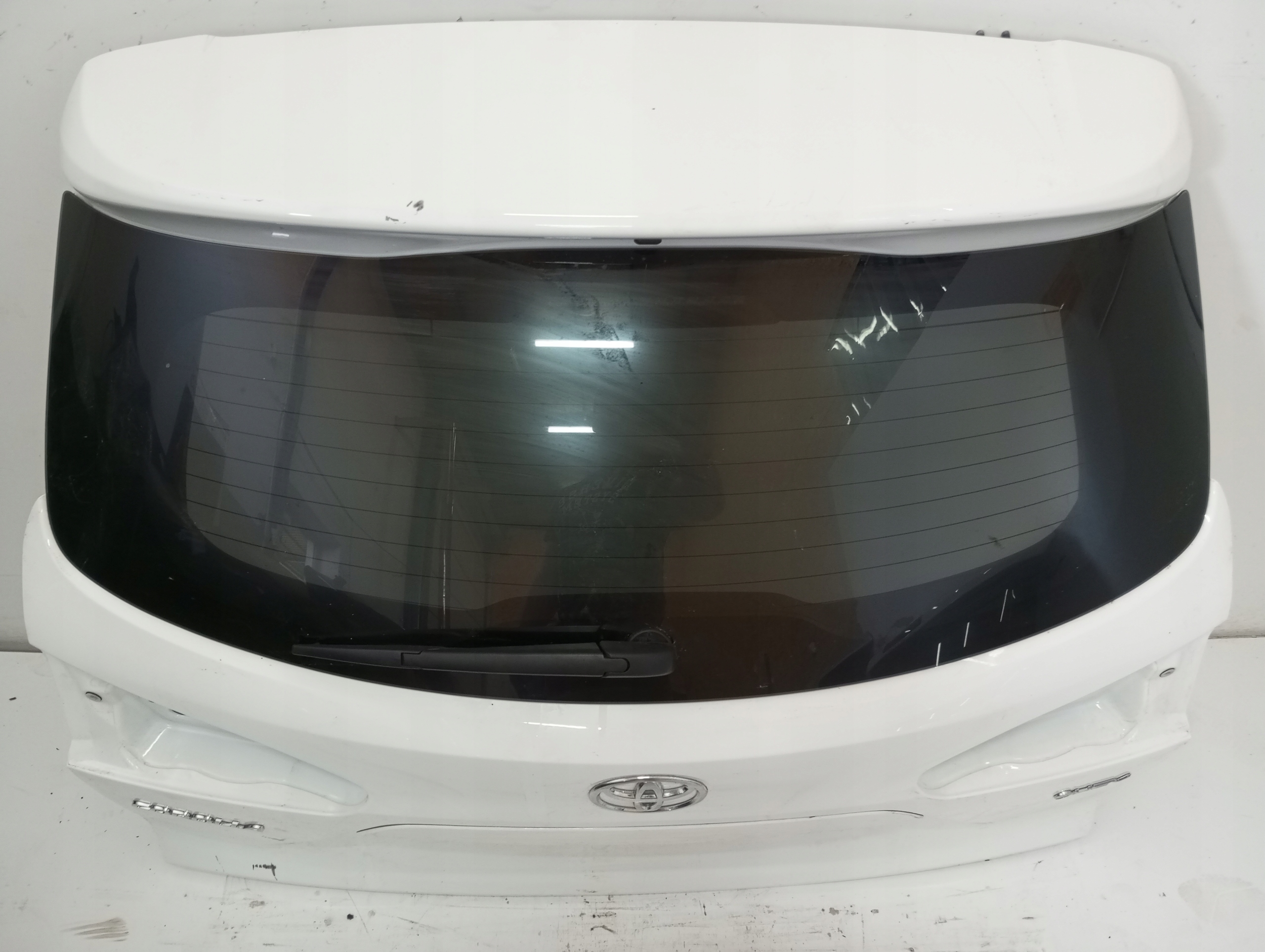 boot doors TOYOTA COROLLA CROSS below KAMERE