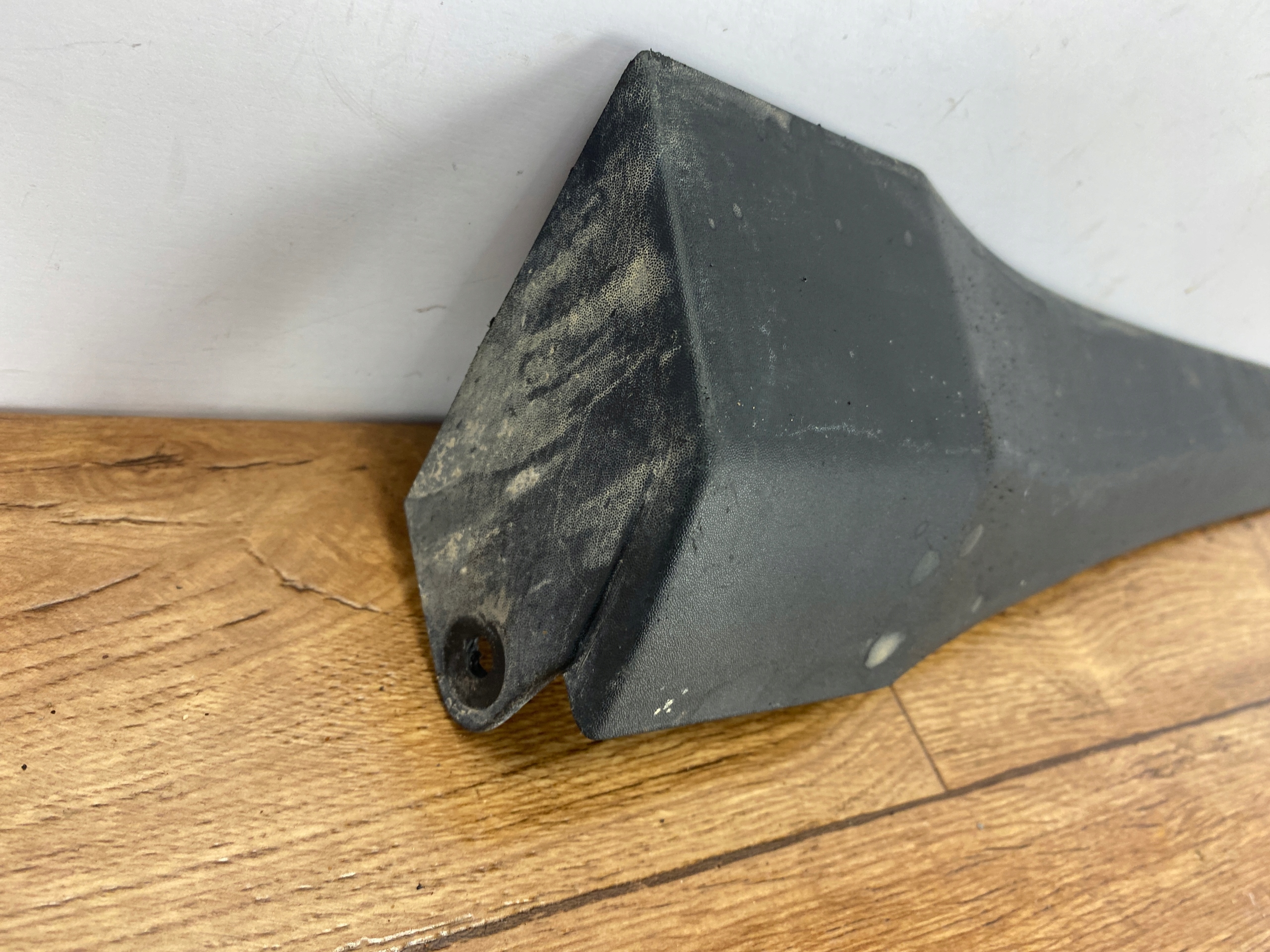 mudguard mudguard flap cover left front 5.7 Ram 1500 2019+