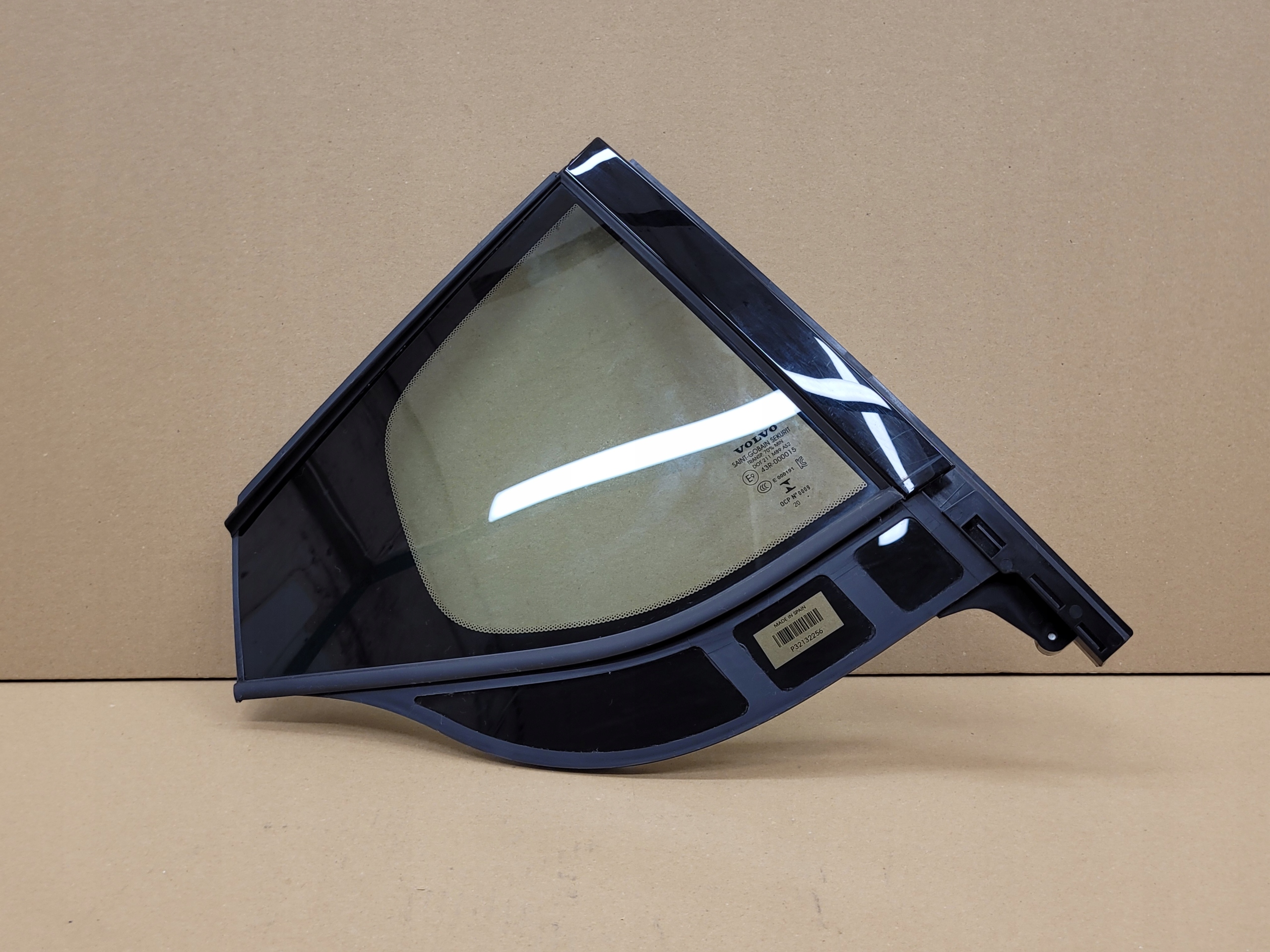 window TROJKAT right rear part VOLVO C40 2021