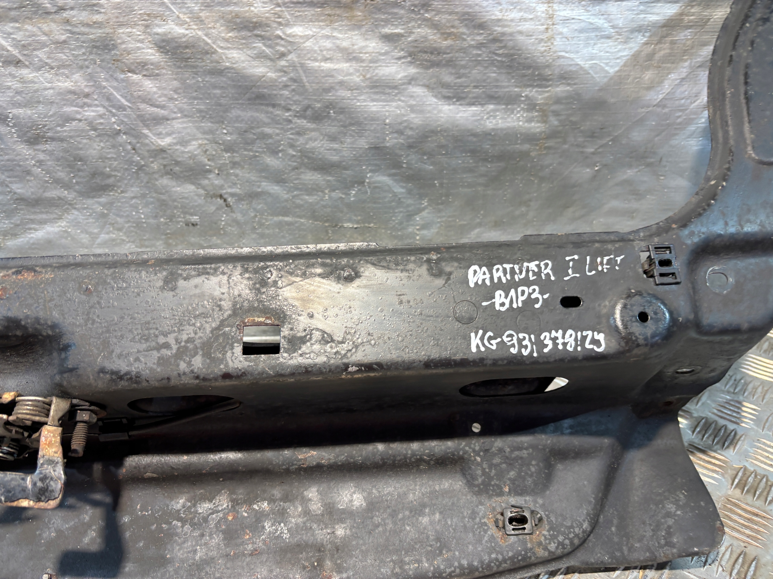 support panel for radiators upper Peugeot Partner and 1 lift