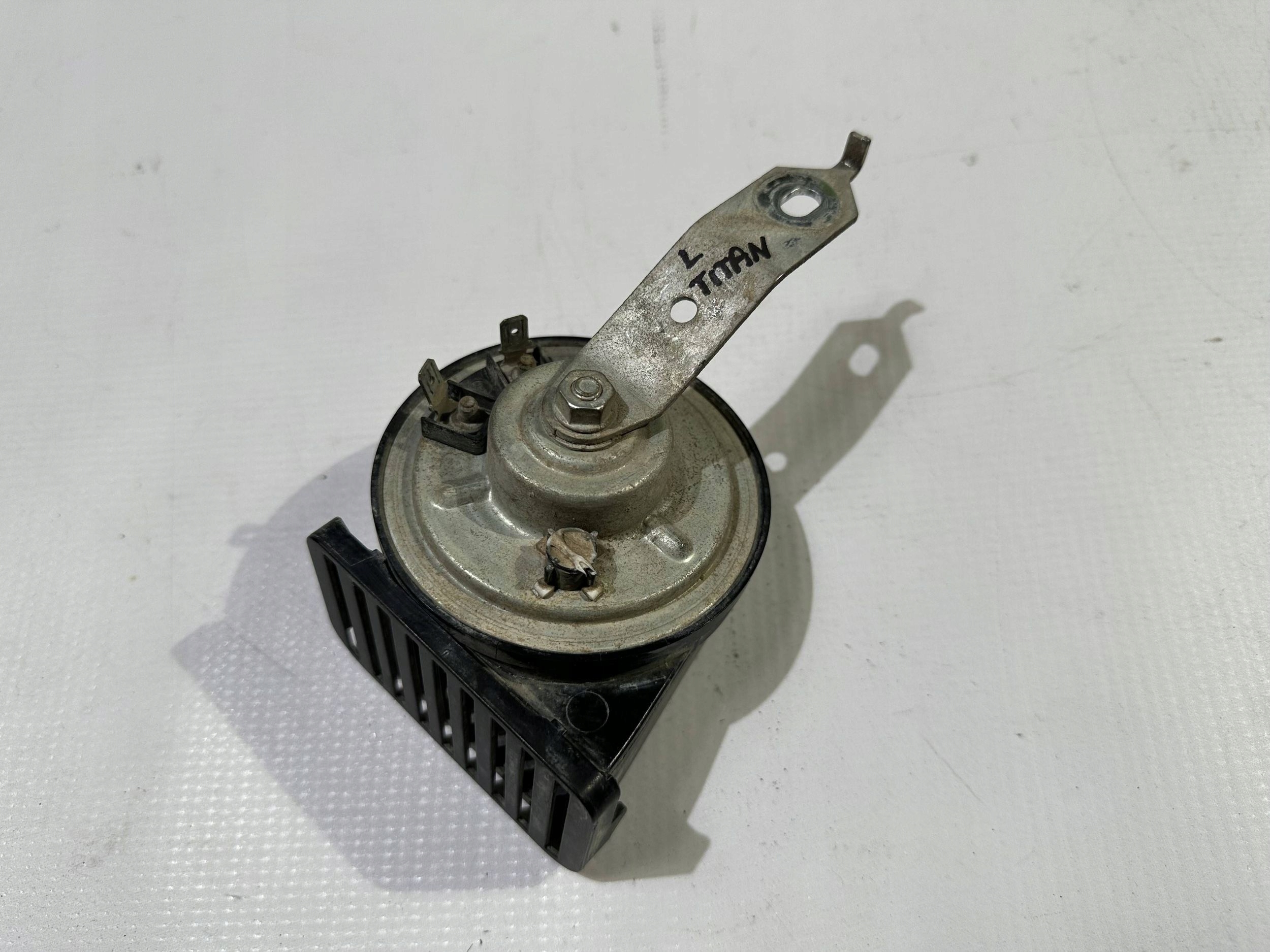 Klakson front front left sygnal dzwiekowy Nissan Titan 2016+