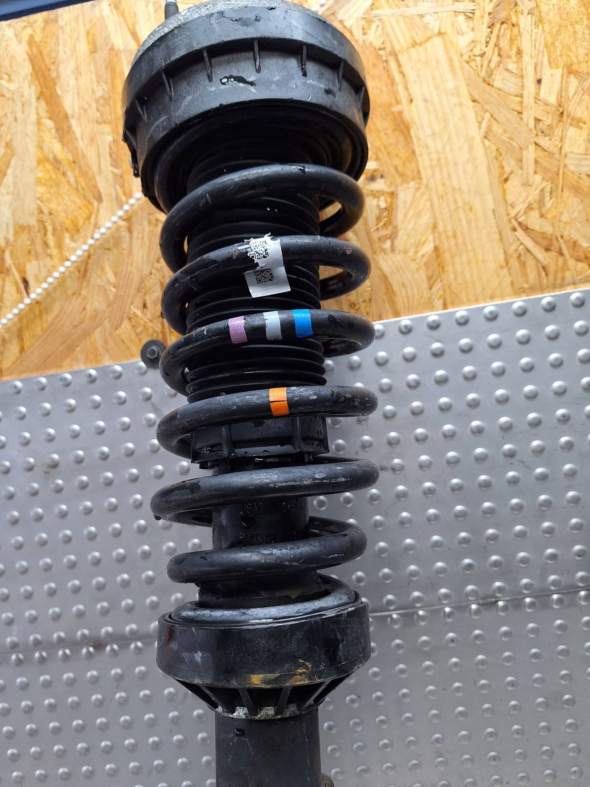 shock absorber right front RANGE ROVER VELAR II 19- L560 J8A2-18B037-CB