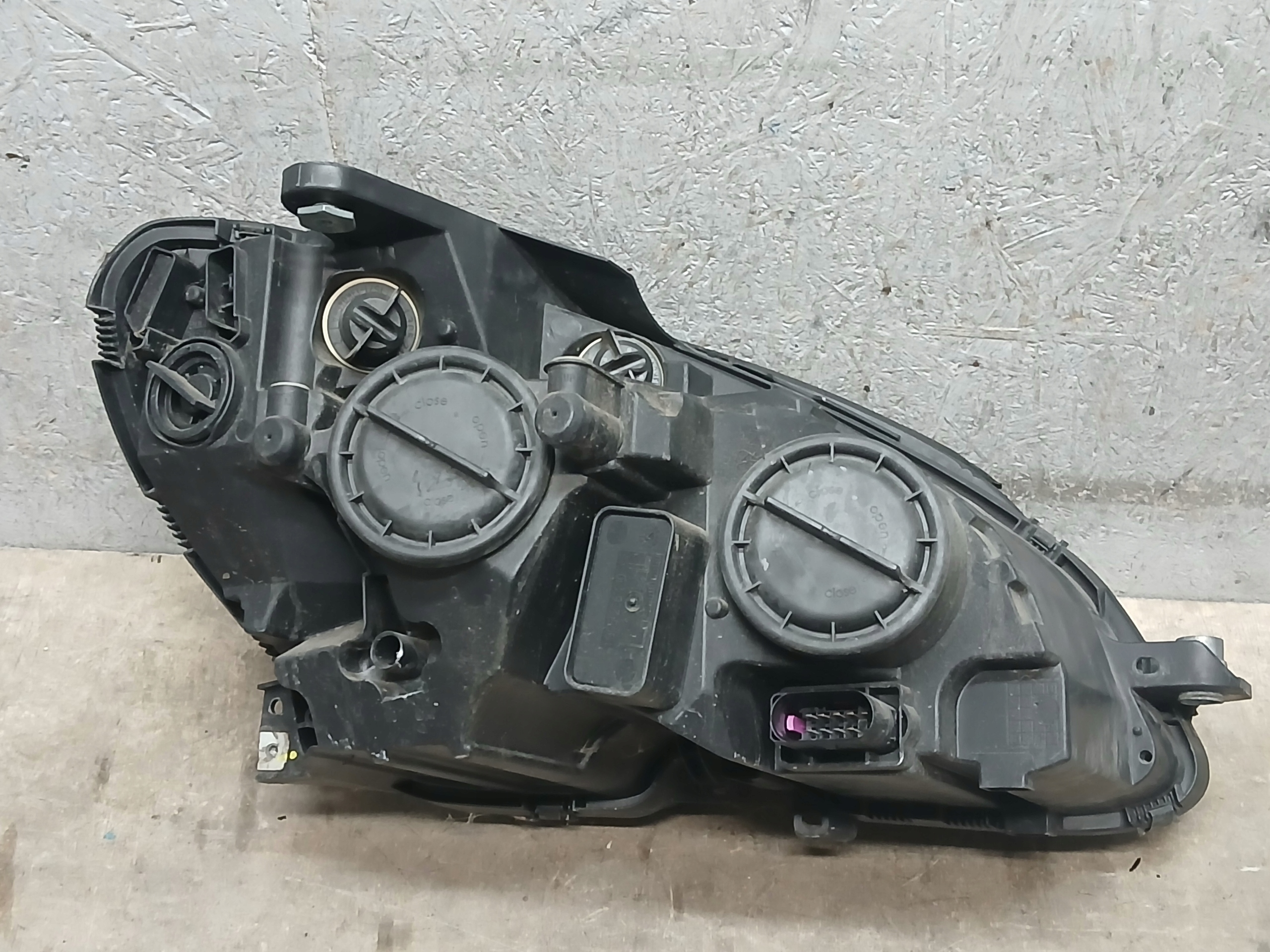 light front left MERCEDES C KLASA W204 A2048208361