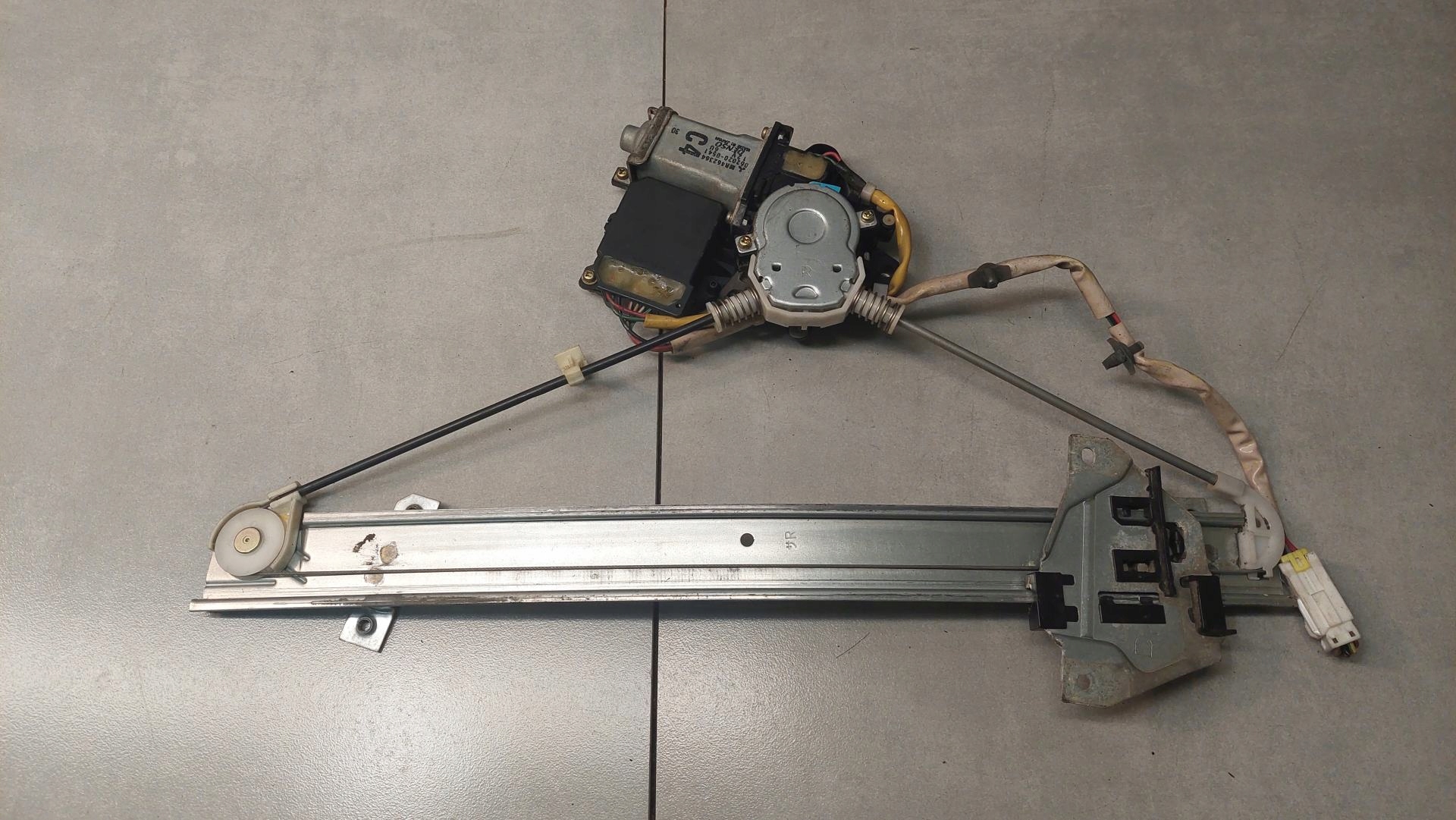 window regulator right rear part SPACE WAGON III 2.4 GDI