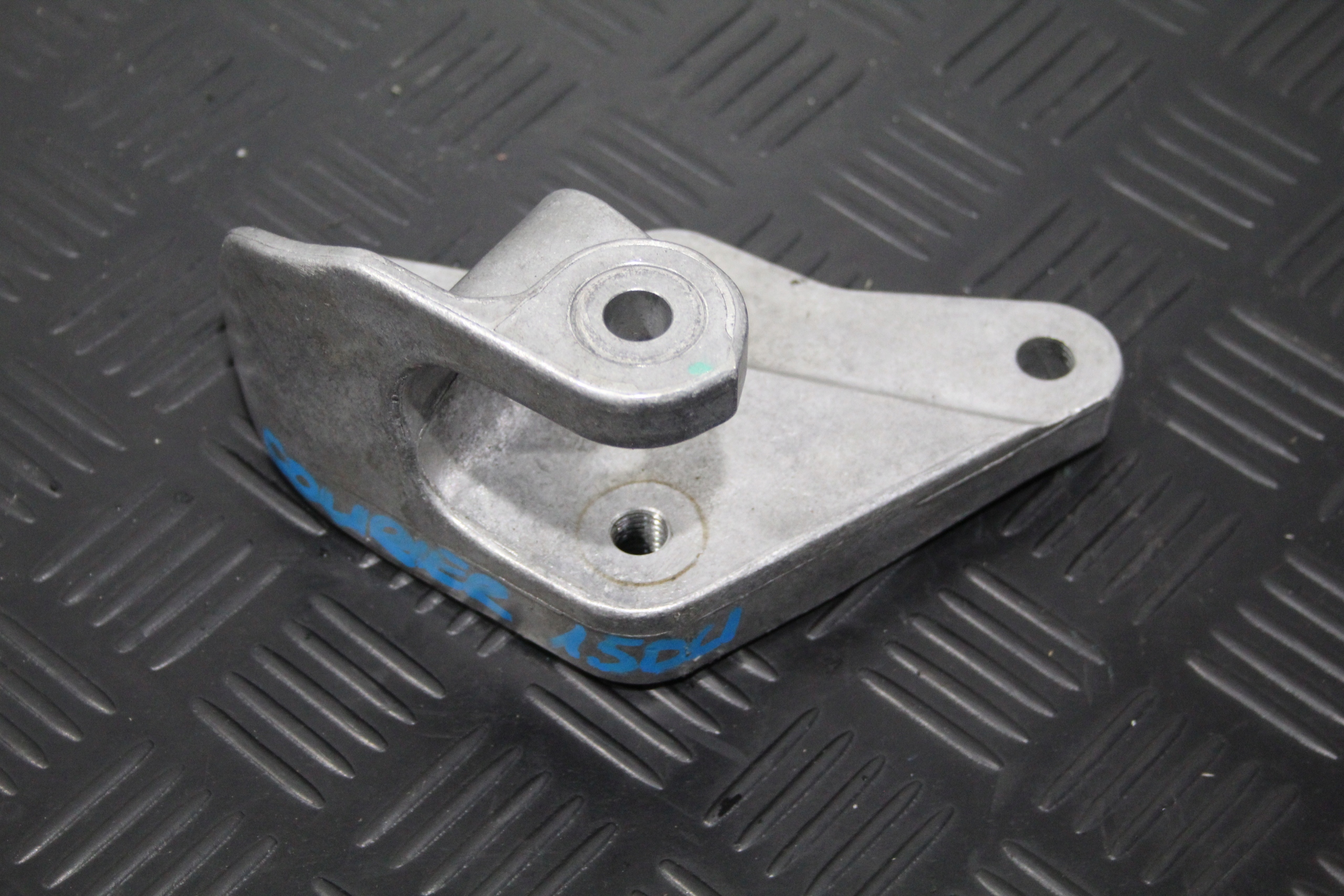 SUPPORT SUPPORT PLAQUE MOTEUR FORD TRANSIT COURIER LIFT JT76-6P082-BB