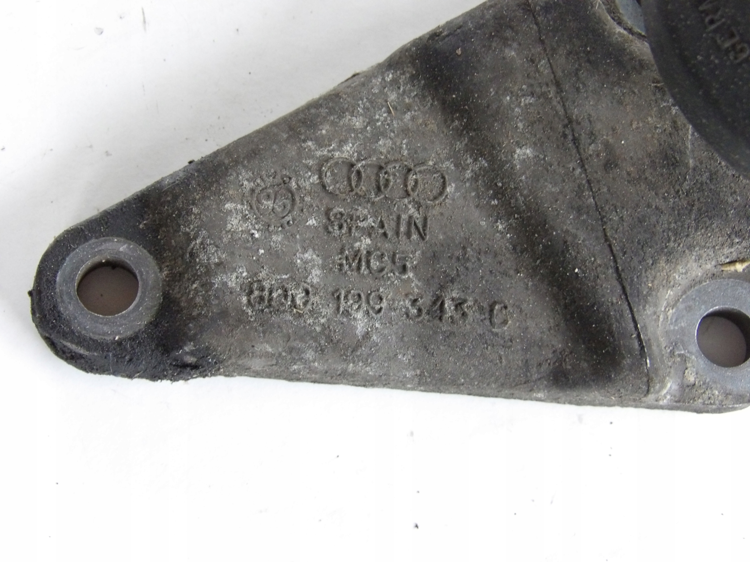 AUDI A4 B5 2.6 V6 console engine mount