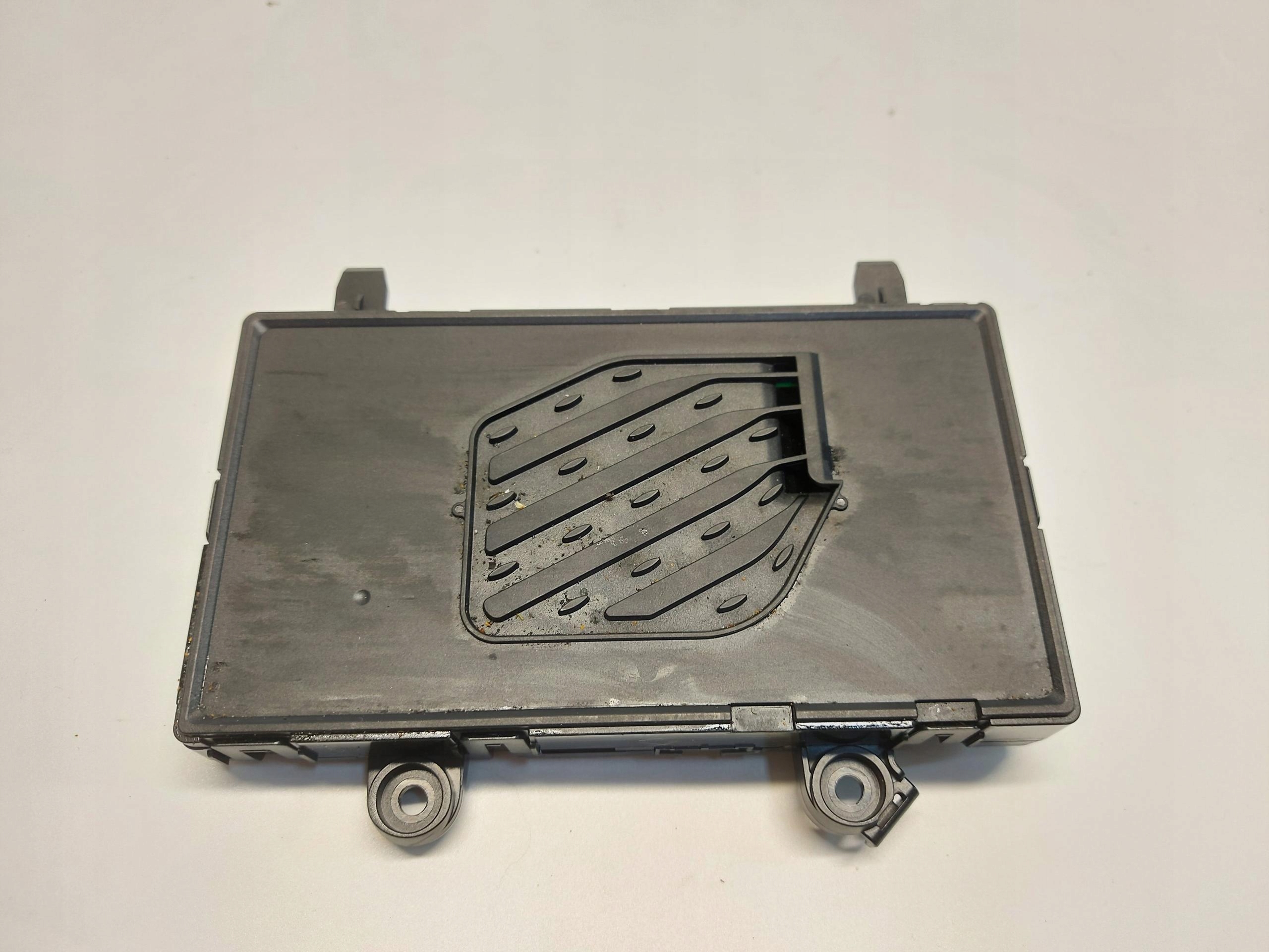 Mercedes EQA 250+ W243 LADOWARKA INDUKCYJNA