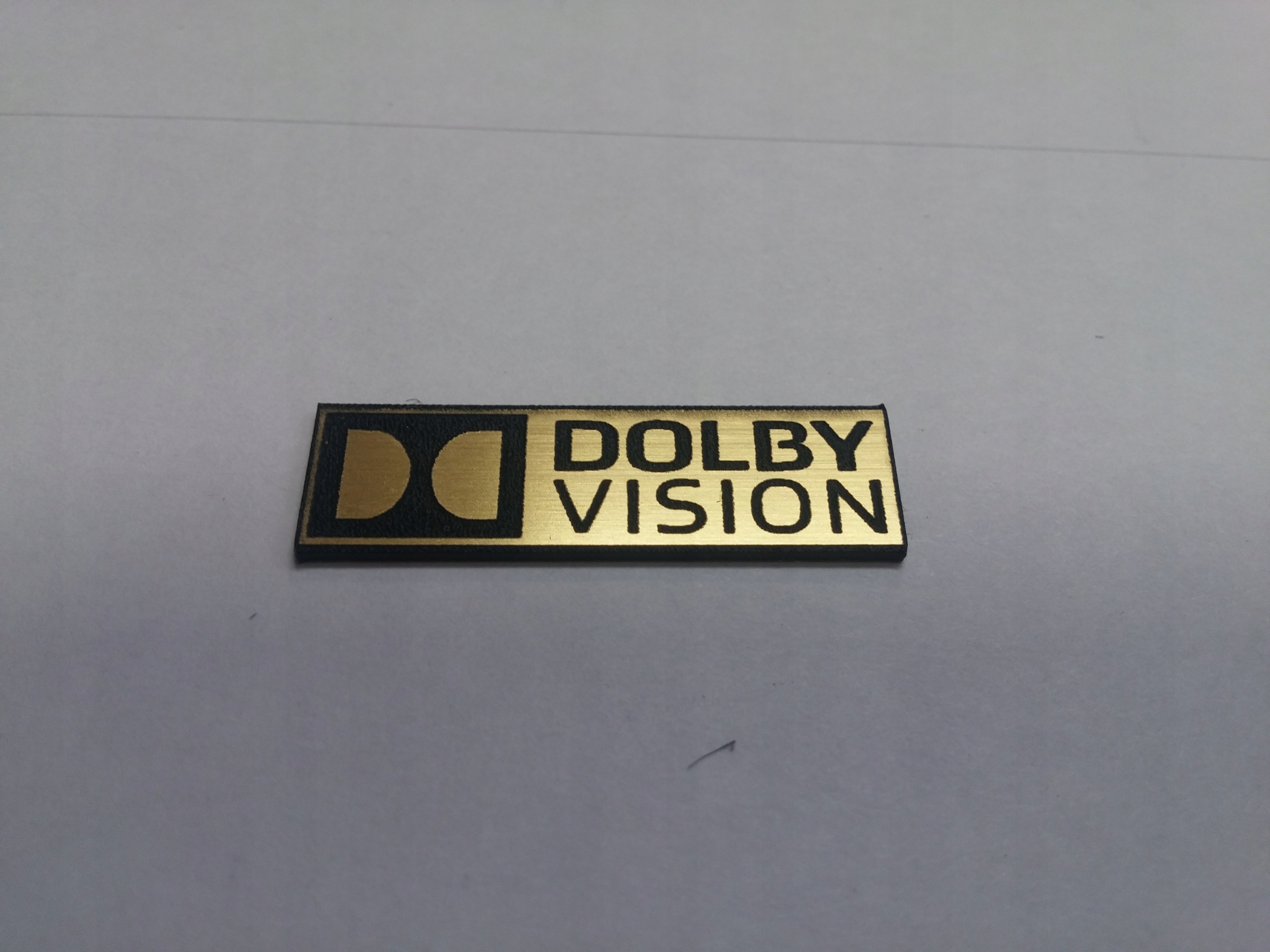 

Dolby Vision naklejka emblemat 30x9 mm * Złota