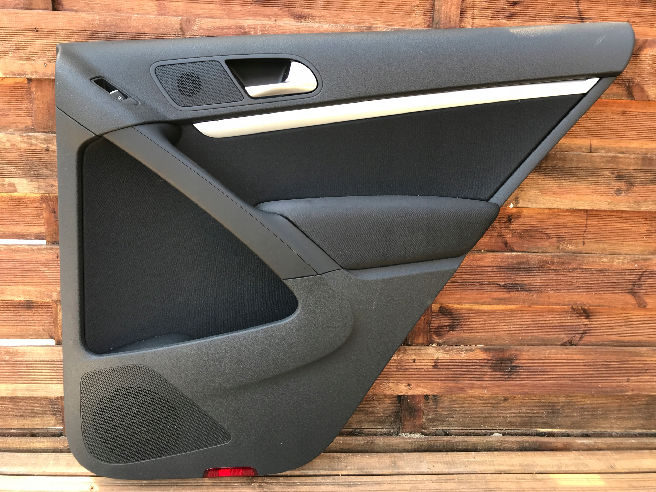 side door right rear part VW TIGUAN 5N0867212