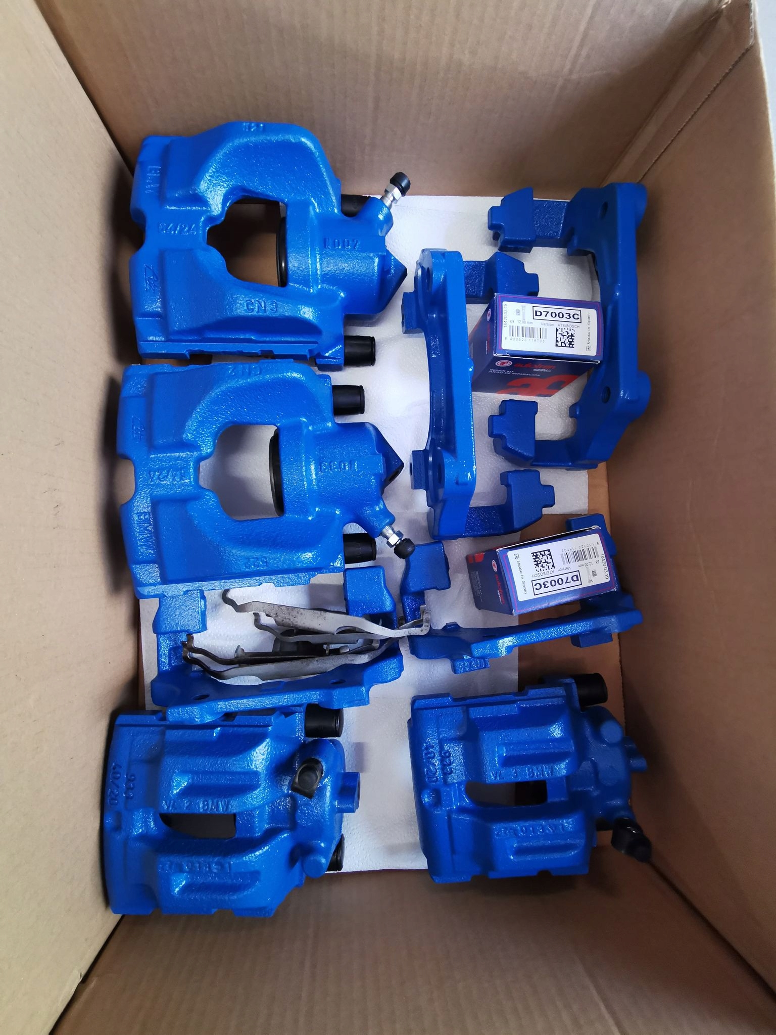 MOTO DUCH FARBA ZACISKI HAMULCOWE SPRAY POLIURETAN Packaging Spray