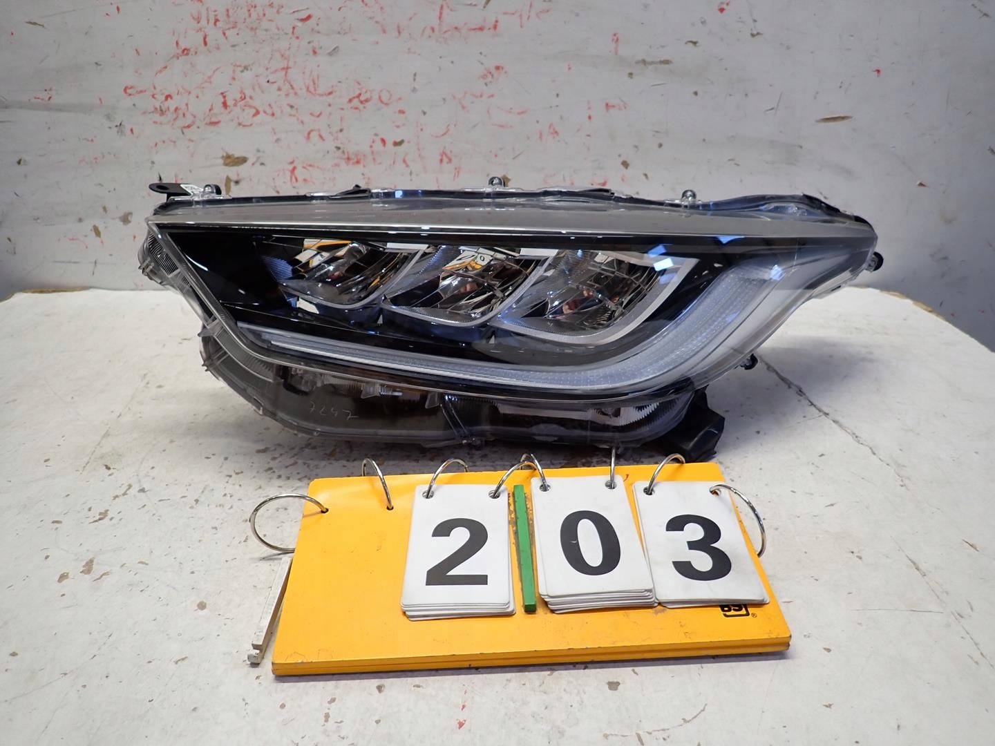 light front front left TOYOTA YARIS IV 2020- FULL LED 0018411