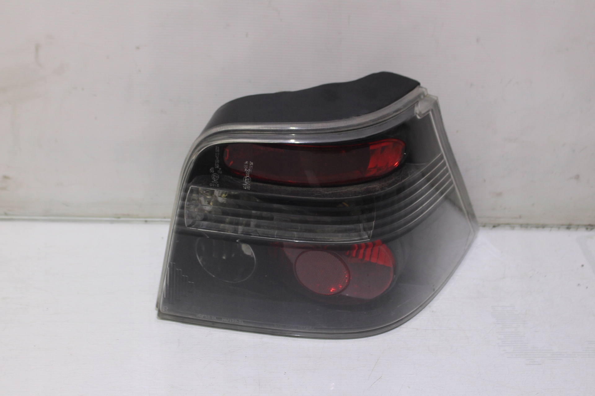 LAMPA PRAWA TYŁ TUNING VOLKSWAGEN GOLF IV