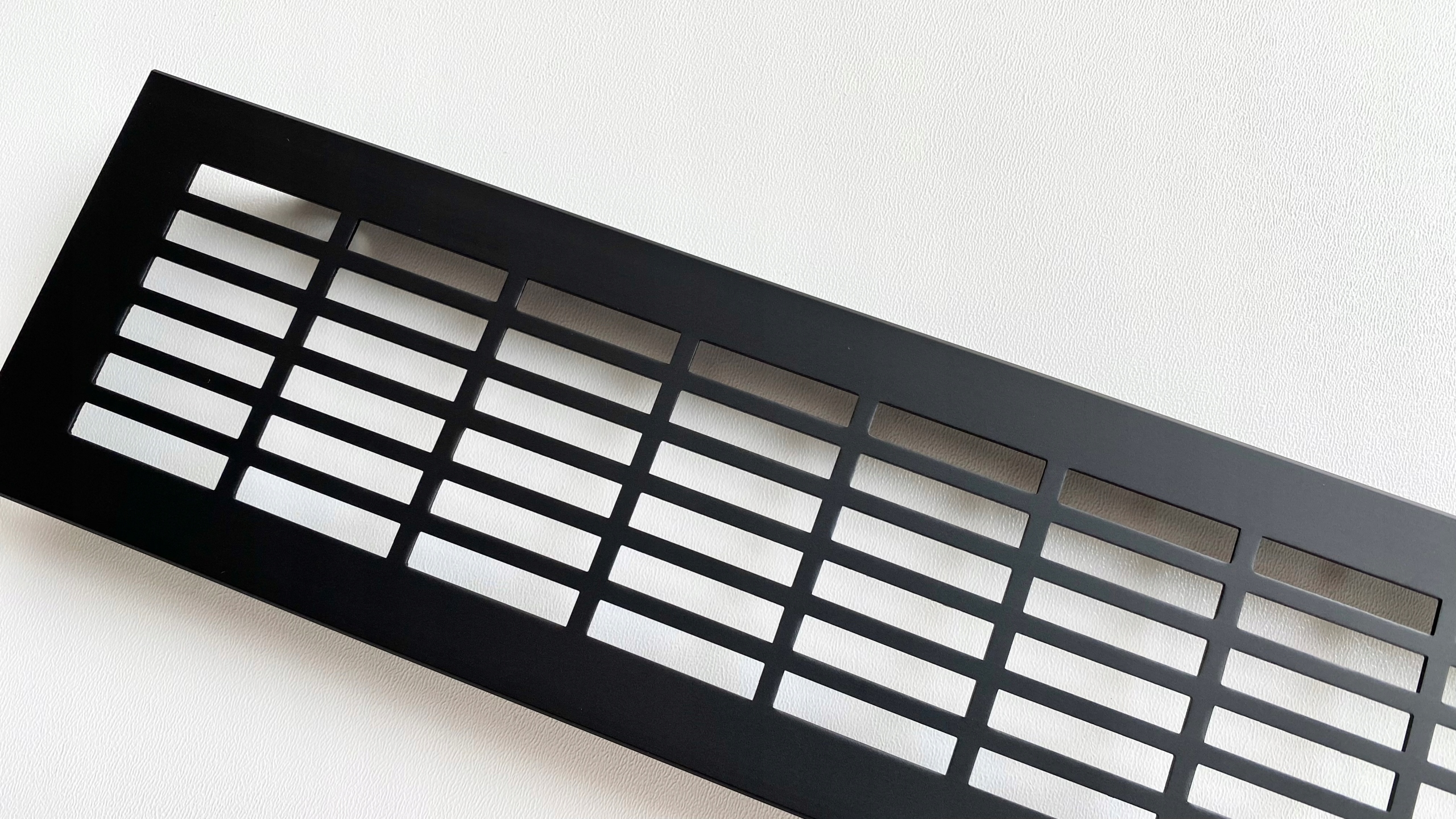 KRATKA WENTYLACYJNA do szafy 48 x 8 cm CZARNY MAT Marka Rejs