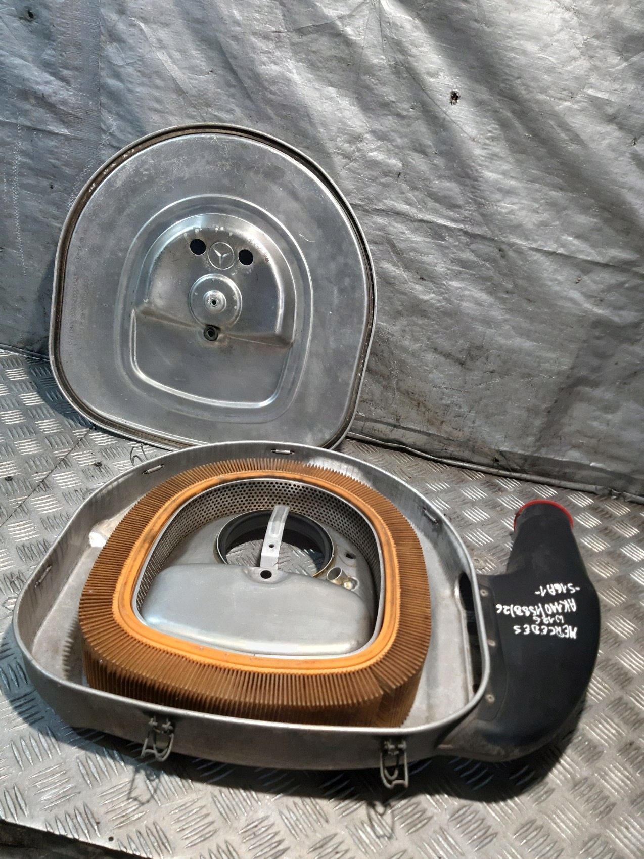 Gehäuse filter luft MERCEDES W126 420 SE 0010947804