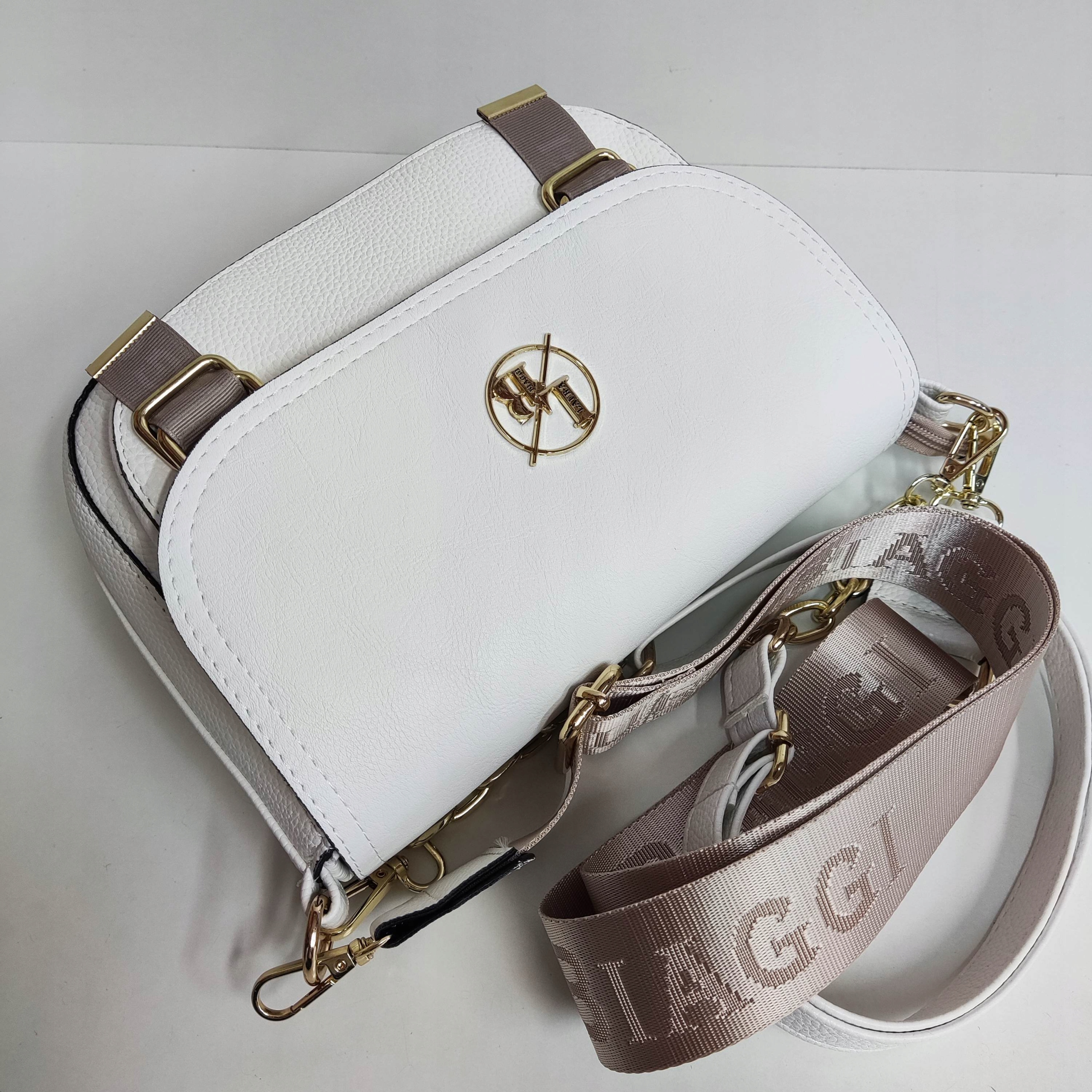 Torebka listonoszka Laura Biaggi Torba na ramię biała z klapą Waga produktu z opakowaniem jednostkowym 0.6 kg